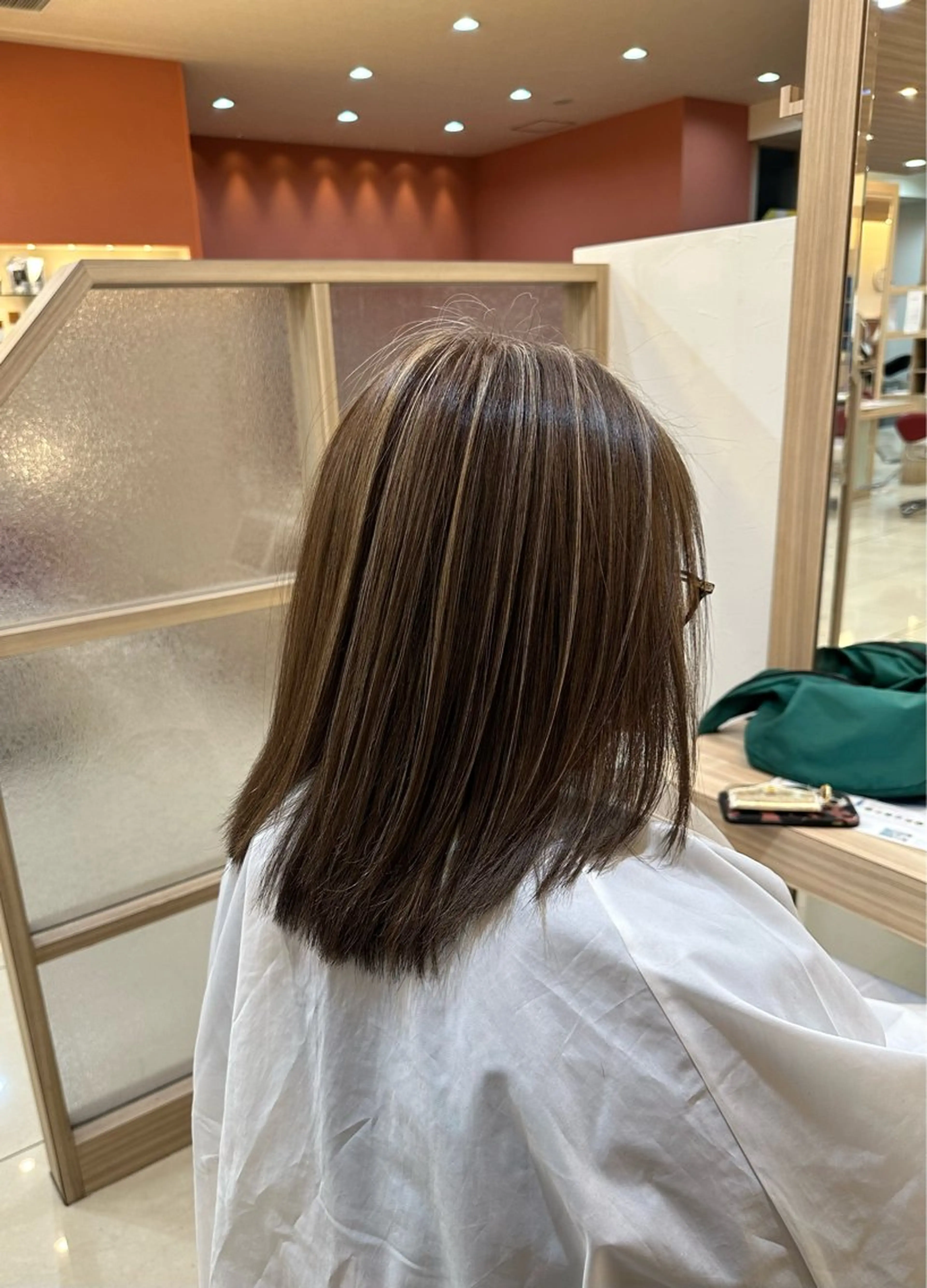 セミロング カラー プログレス小平小川所属・フェザー/波巻き 雫石大夢のヘアスタイル