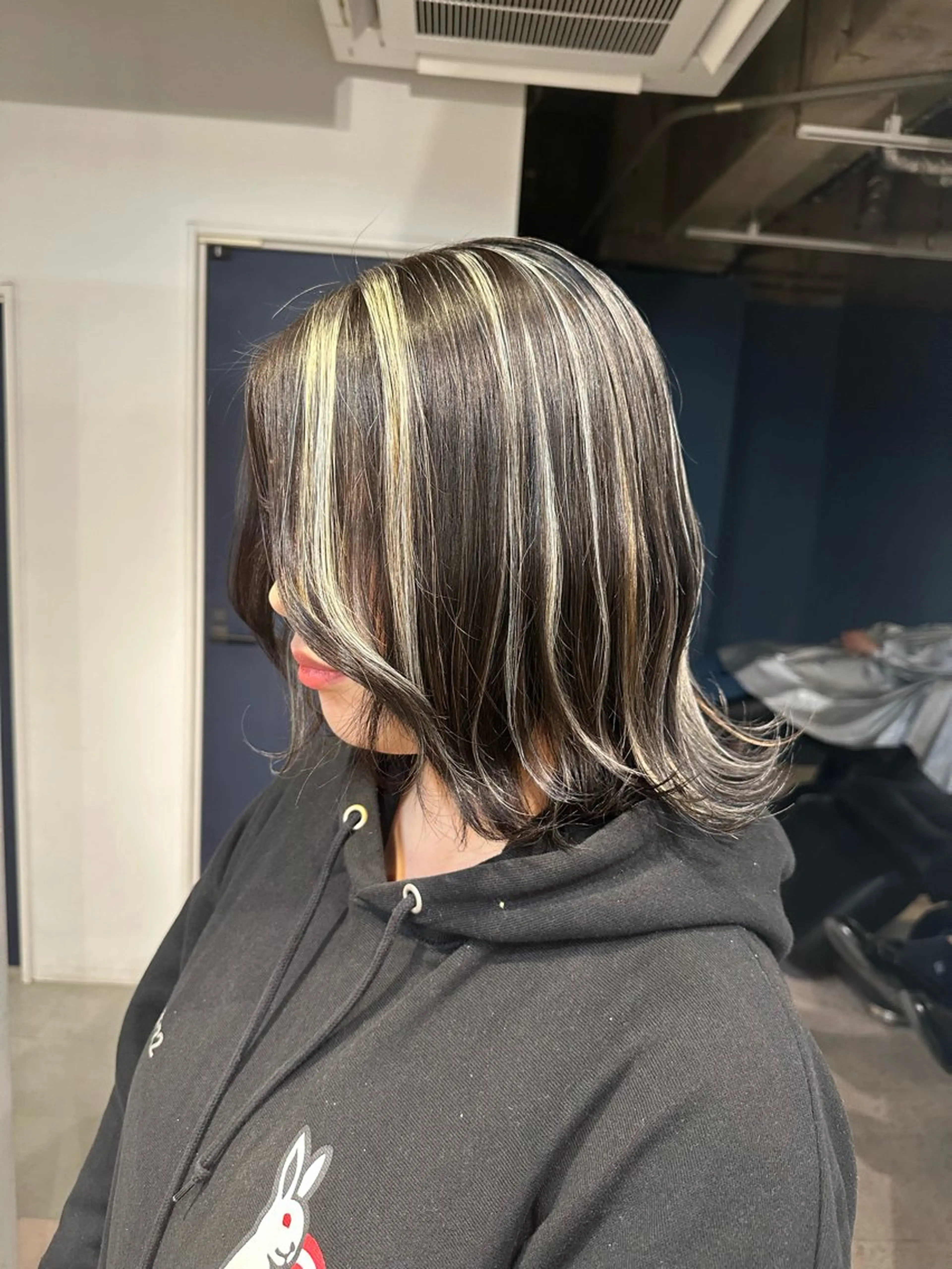 セミロング カラー ヘアカラー トリートメント 💖ハイライト/ハイ トーン💖MIKIのヘアスタイル