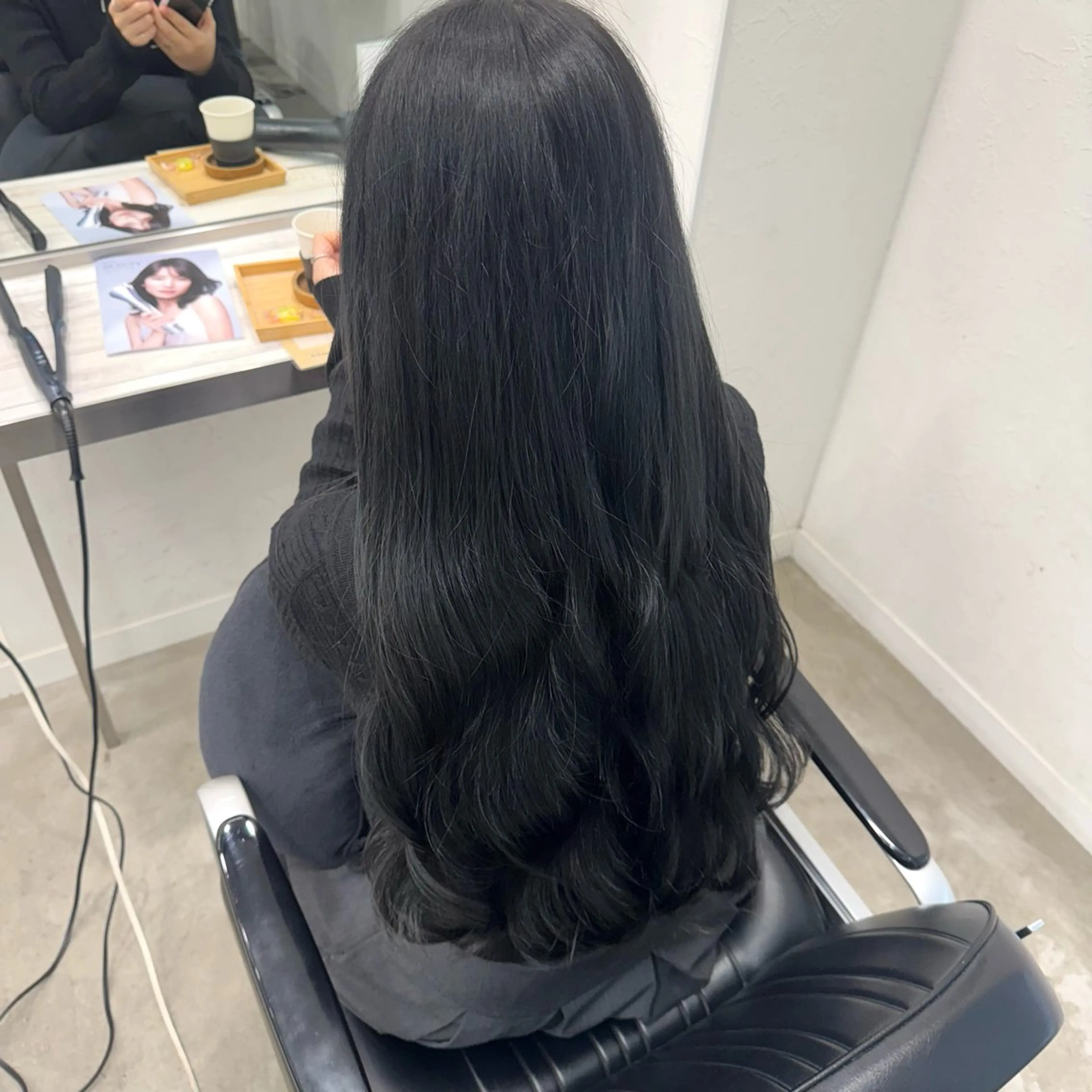 ロング カラー 黒髪 ブルーカラー ブルーブラック 縮毛矯正/暗めカラー AYANO 💗🪽のヘアスタイル