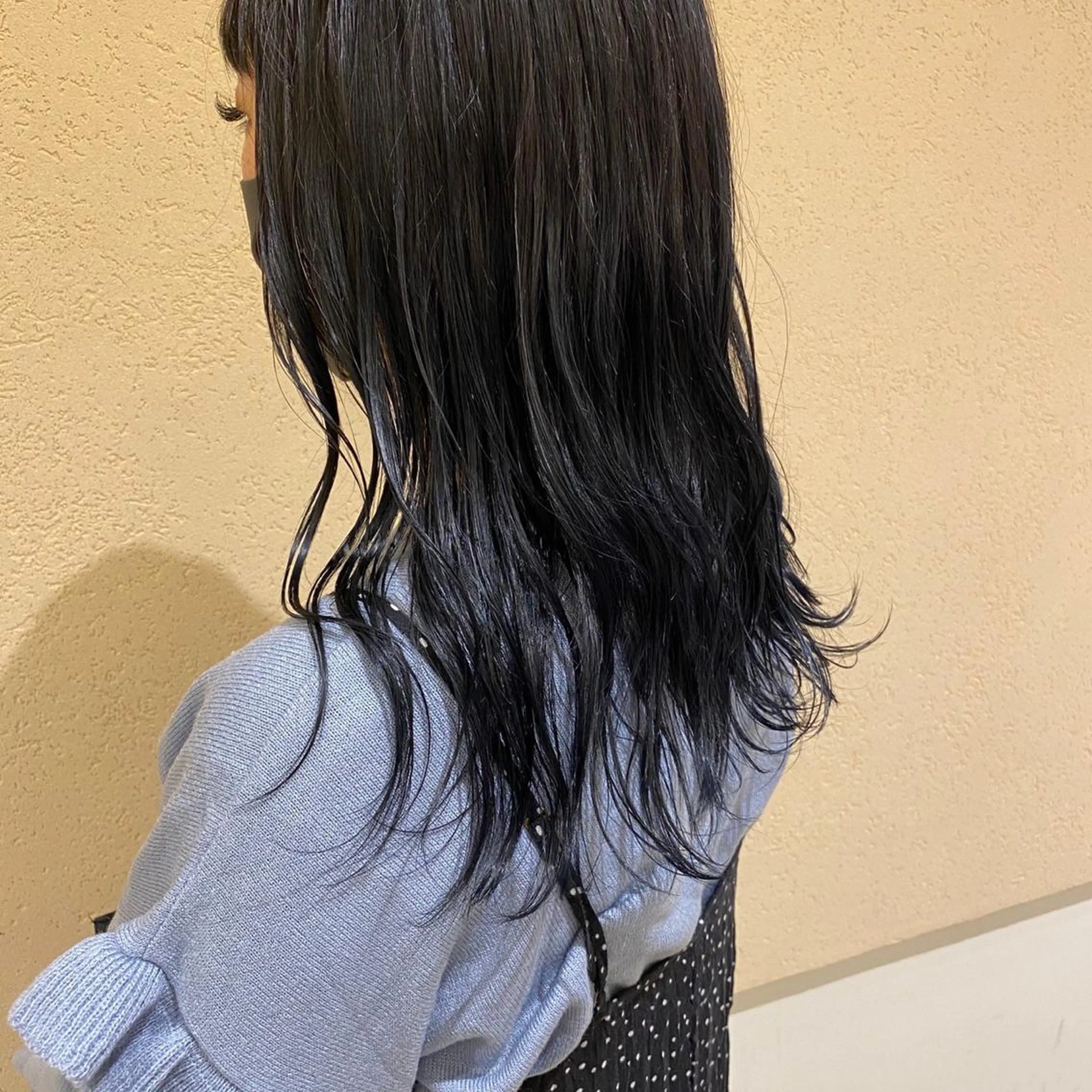 セミロング 新宿スペインカール ヨモギダのヘアスタイル