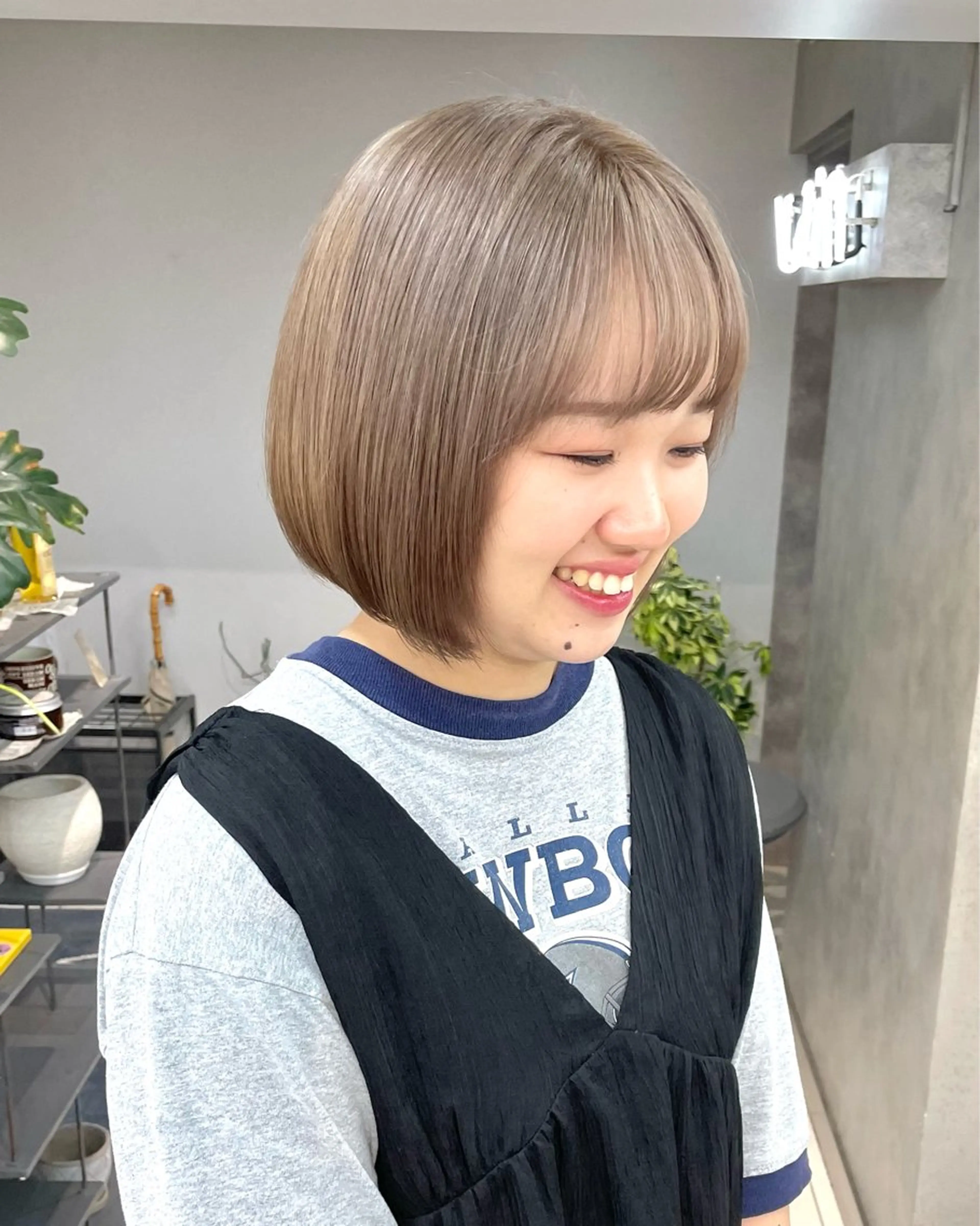 ショート カラー ヘアアレンジ ボブ/透明感ベージュ 🫧クルミ🌟のヘアスタイル