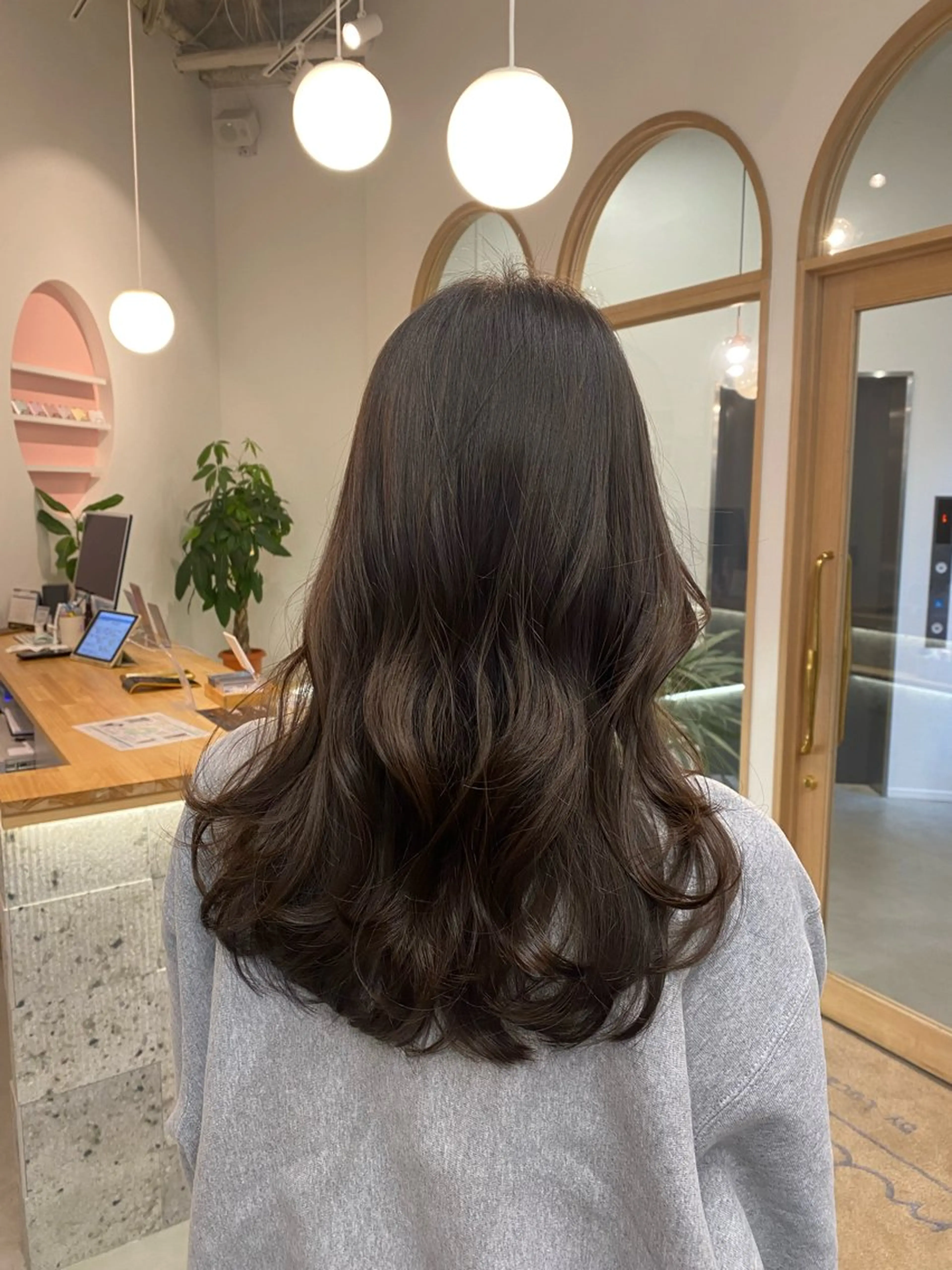 ロング レイヤーカット カット sanae /透明感カラーのヘアスタイル