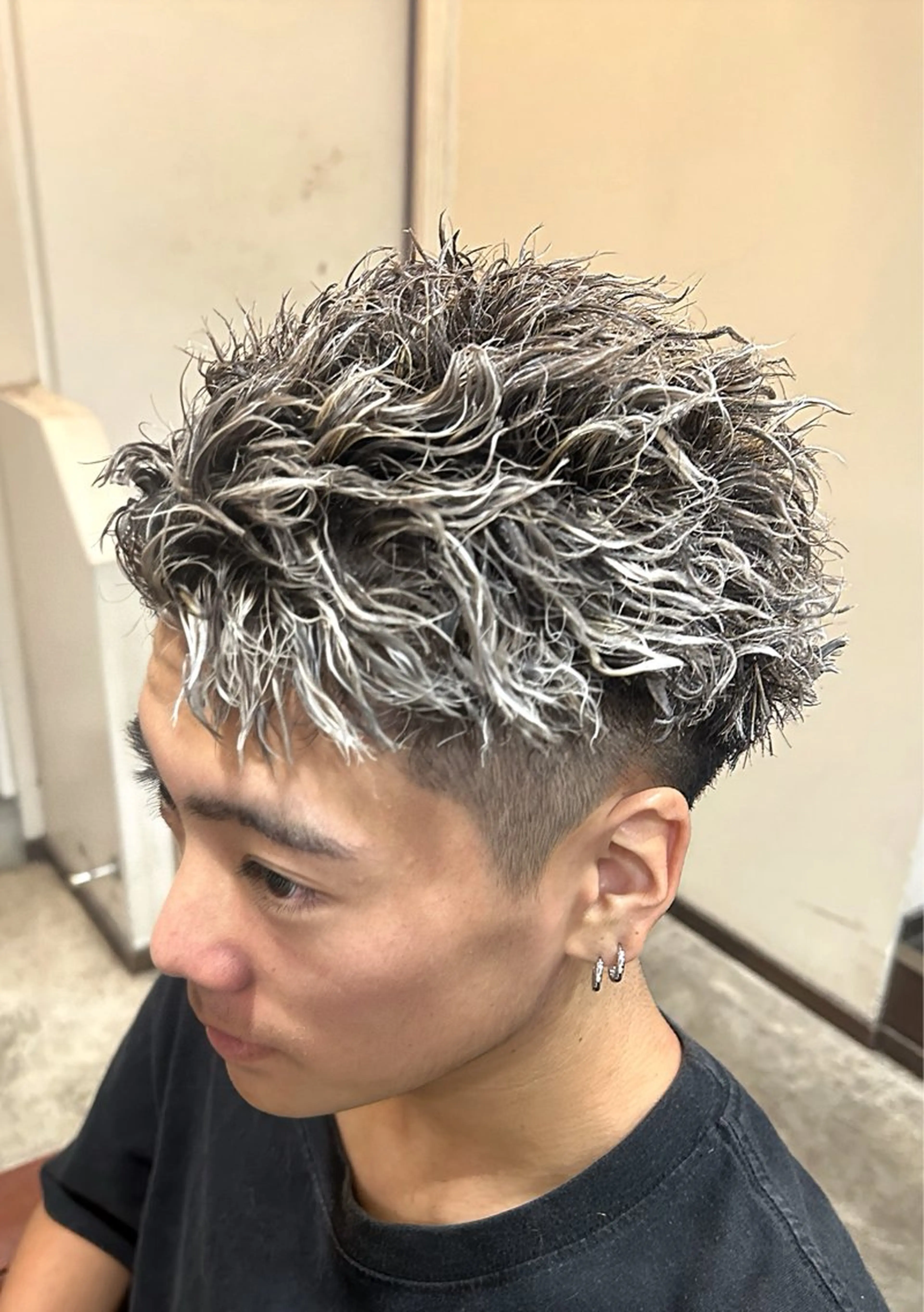 【✨圧倒的存在感✨】メンズカット➕パーマ➕ハイライトの写真