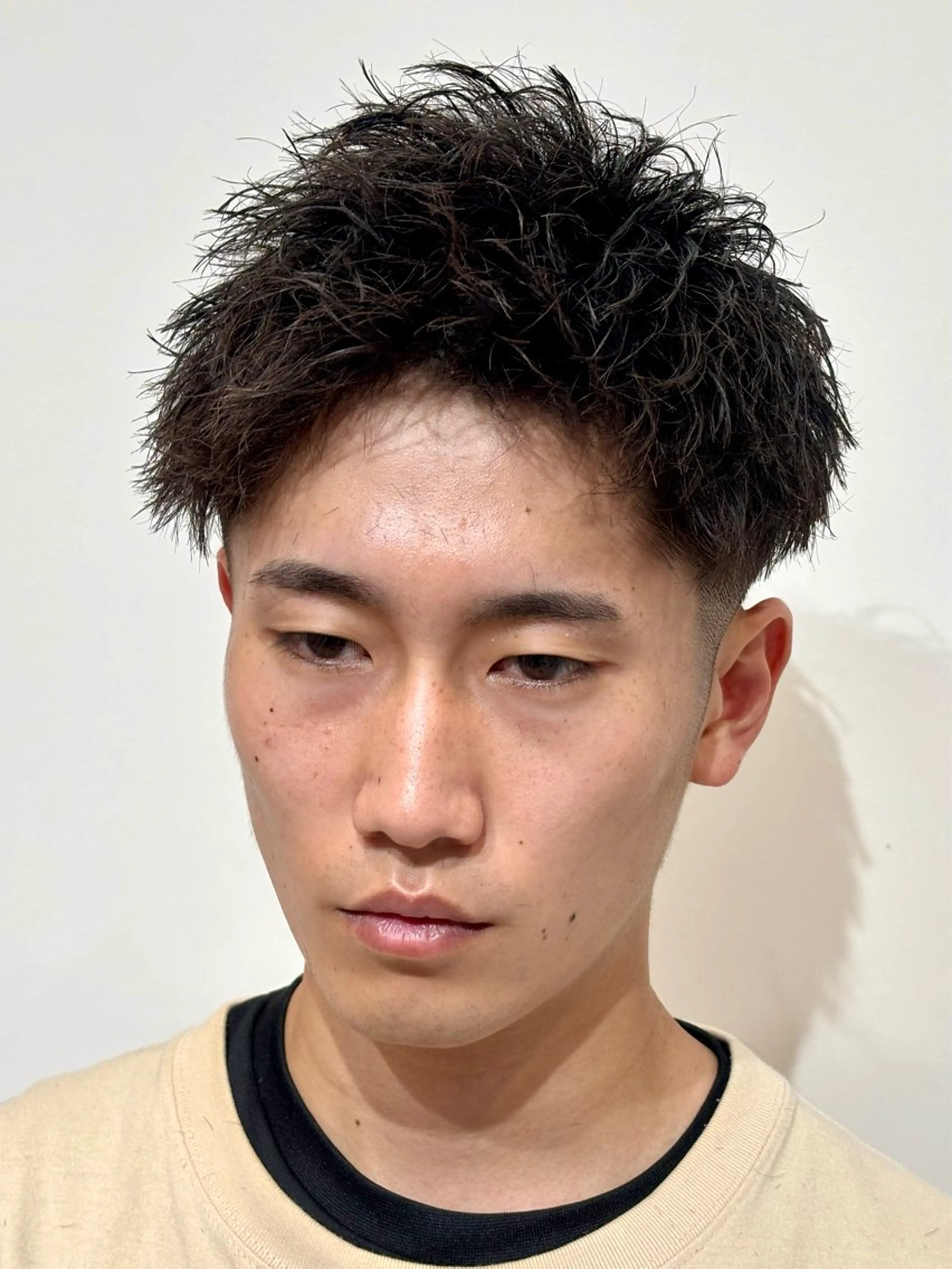 ショート パーマ メンズ アップバング メンズパーマ メンズショート ツイストスパイラルパーマ ショートヘア カット トリートメント 【店長】メンズ職人 短髪　ハイトーン🔥のヘアスタイル