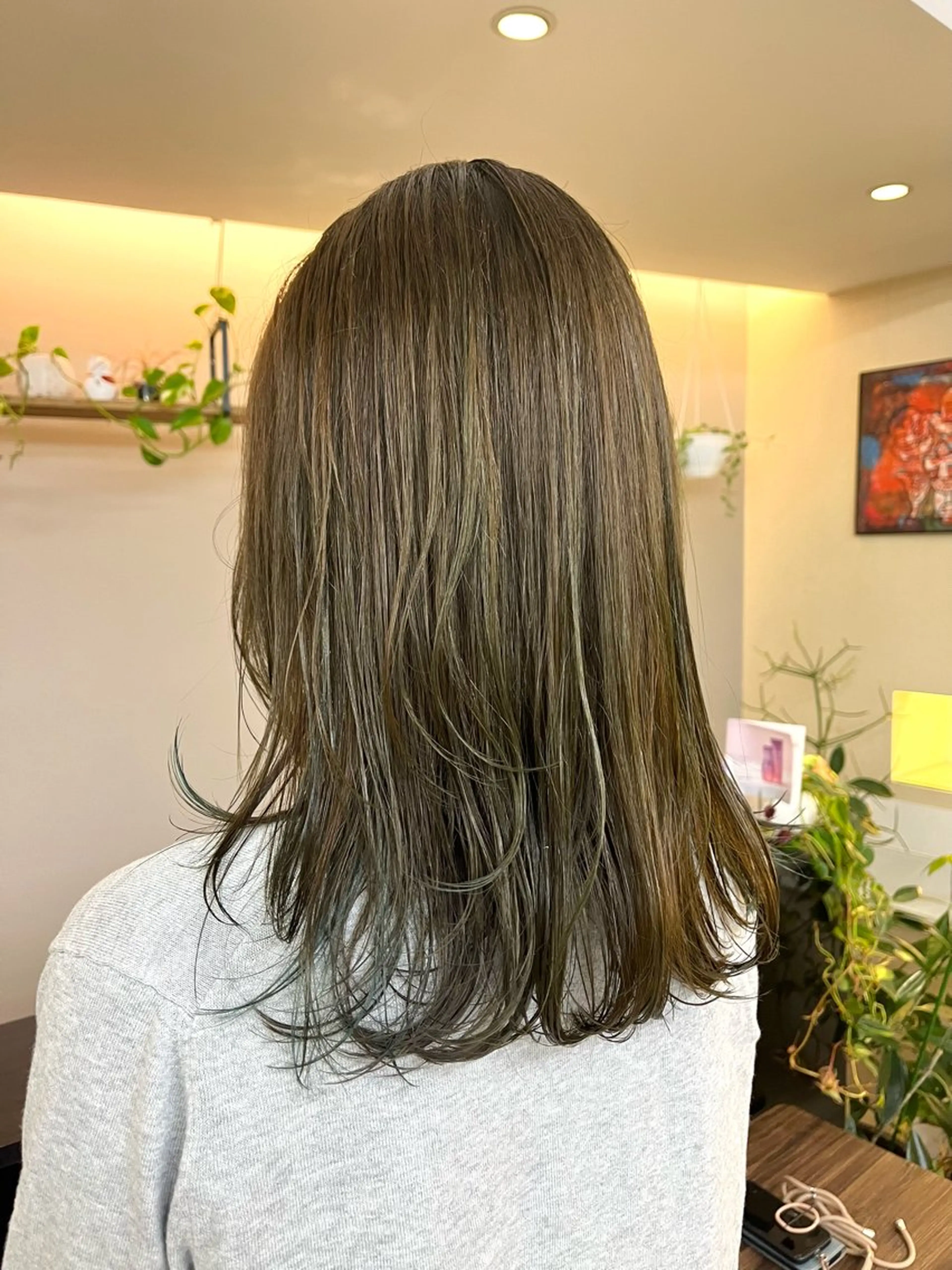 セミロング ボブ ハイライト 髪質改善 縮毛矯正 トリートメント サンクレポ所属・森下 舜介のヘアスタイル