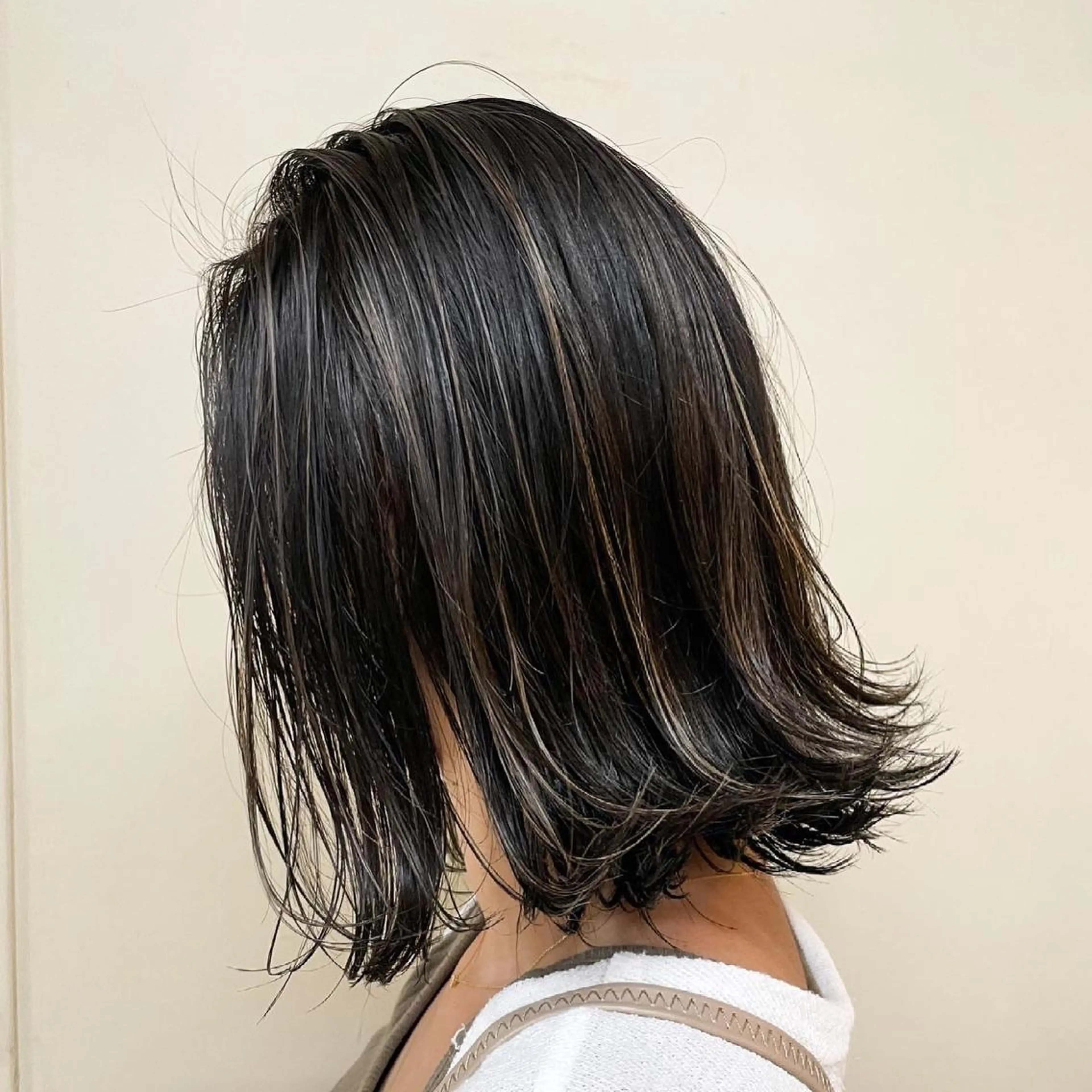 ミディアム カラー アイジマヒロ vagueのヘアスタイル