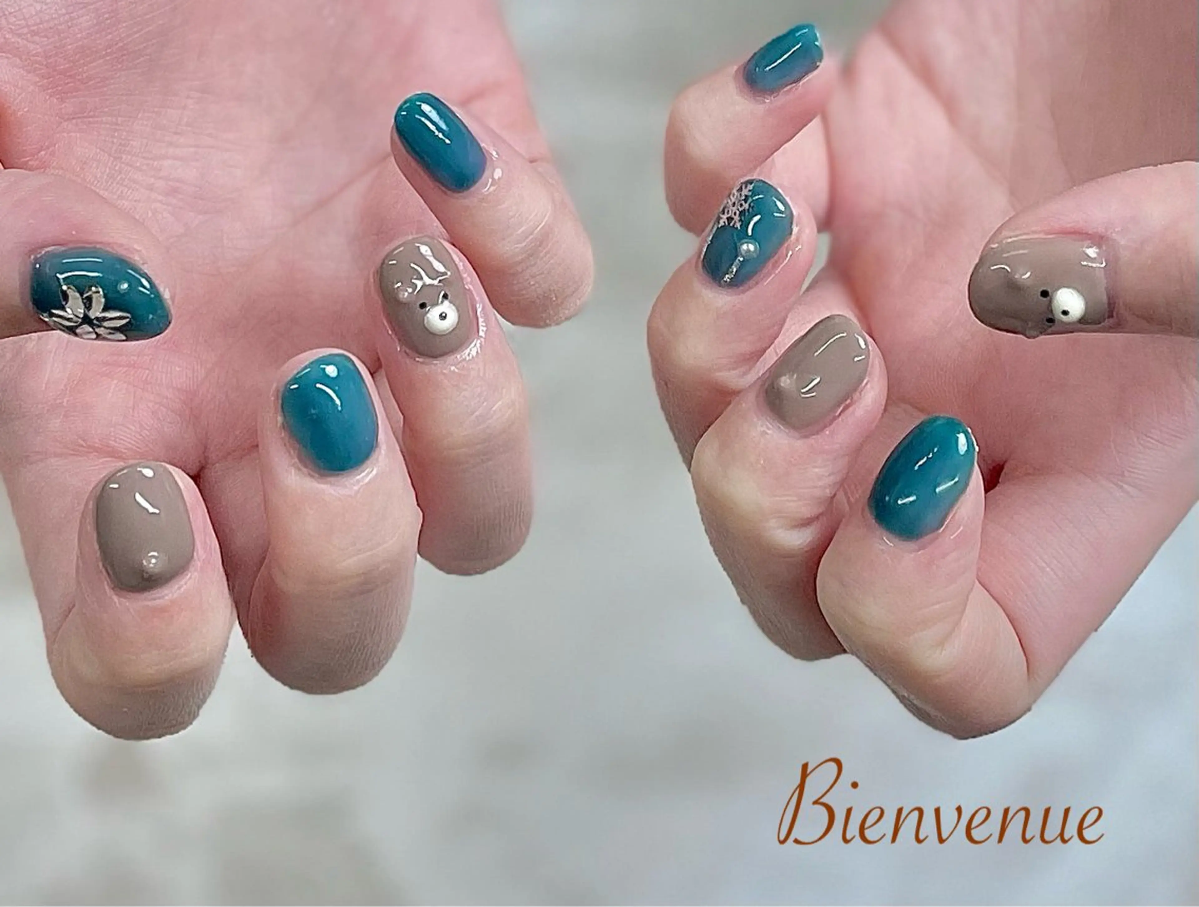 ネイル ぷっくりネイル ストーンネイル 冬ネイル クリスマス Bienvenue りょうこのネイルデザイン