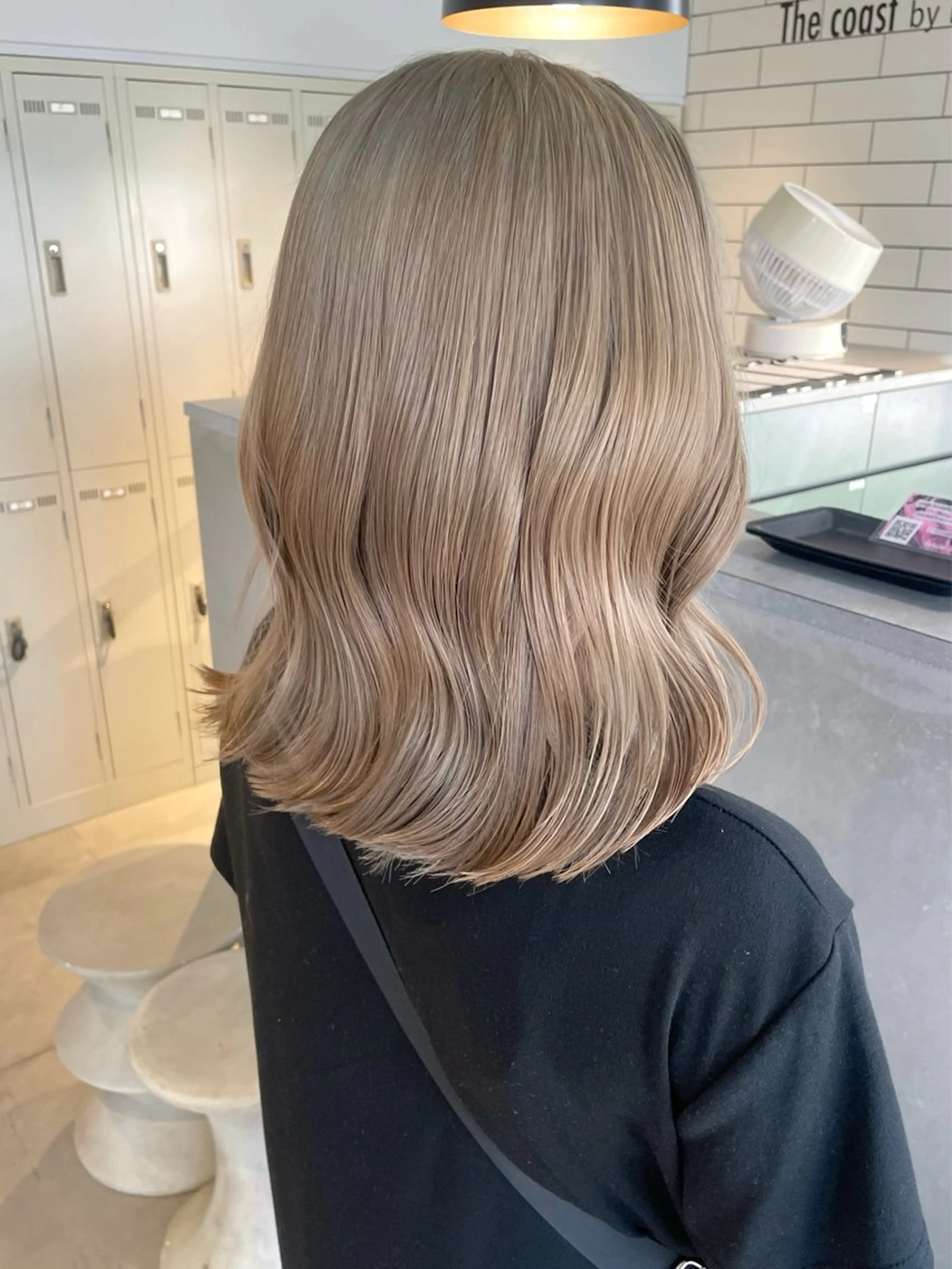 ミディアム カラー ブロンド グレージュ カット ヘアカラー トリートメント レイヤー/髪質改善カ ラ-🤍津田奈々美‎のヘアスタイル