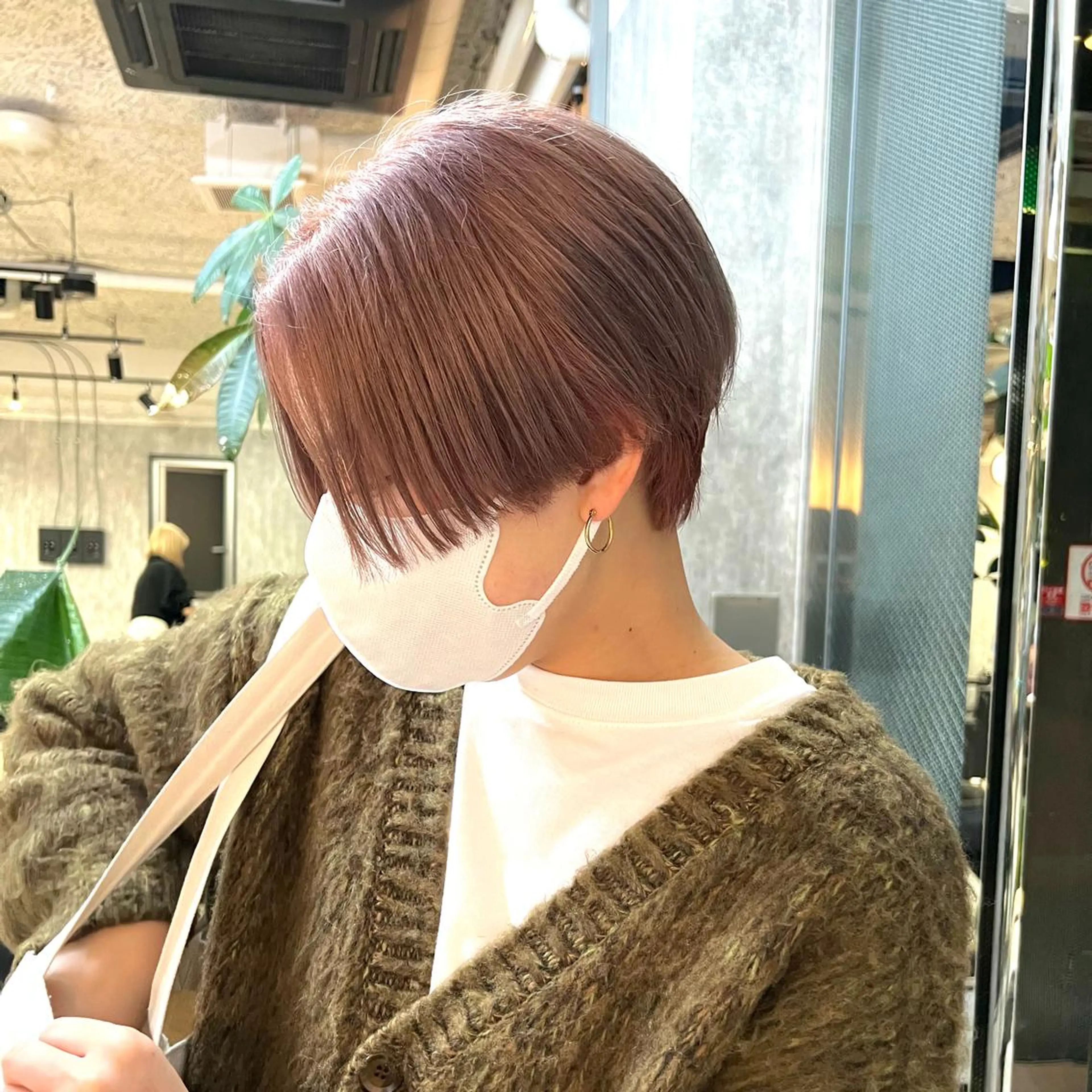 ショート カラー ヘアアレンジ ベージュカラー ピンクカラー ピンクベージュ TIDEHAIR SHIHOのヘアスタイル