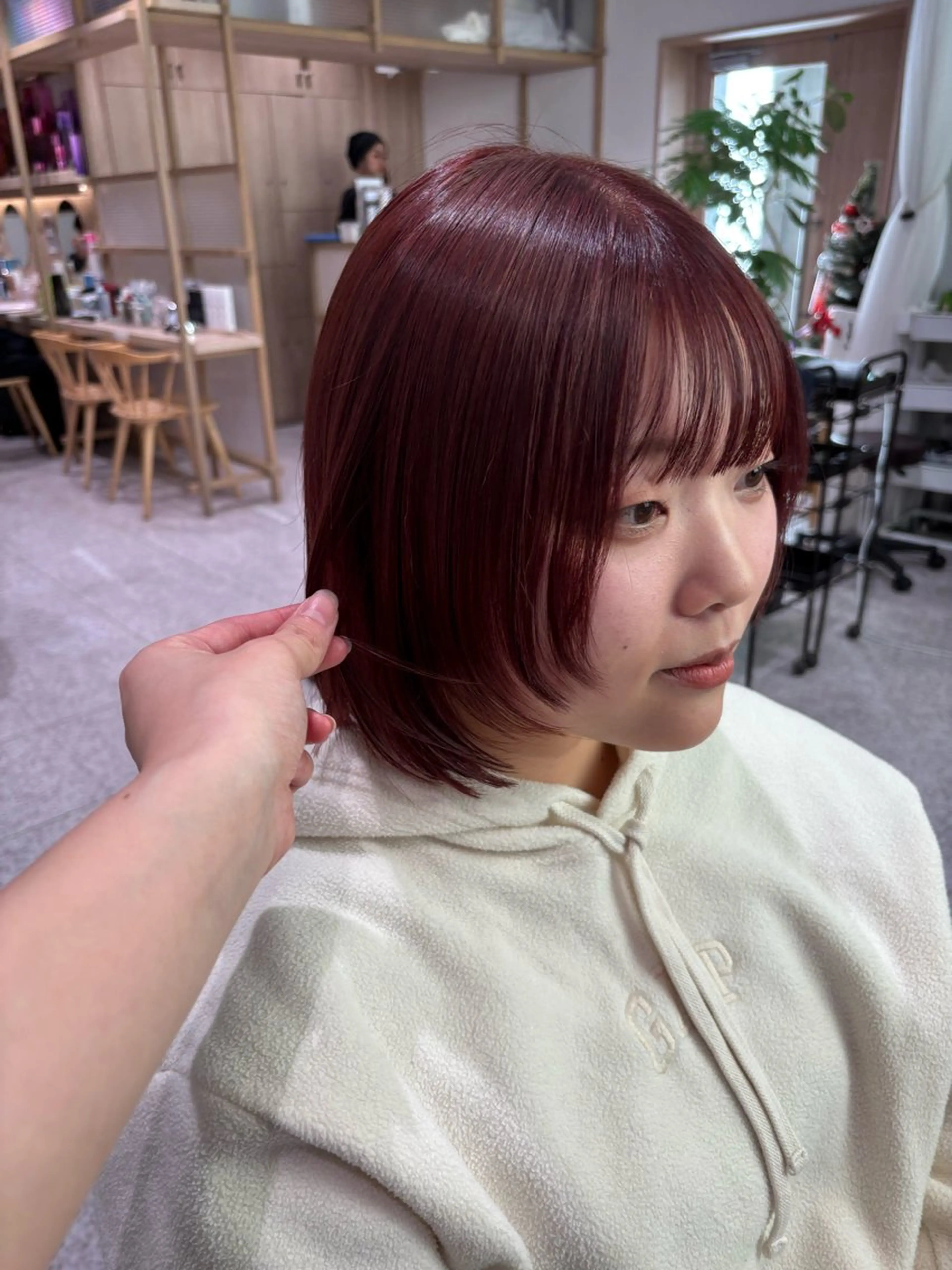 ショート カラー ショートボブ ベージュカラー ブリーチ ボルドーカラー ケアブリーチ カット ヘアカラー 暖色カラー/ パリジェンヌ💟みくのヘアスタイル