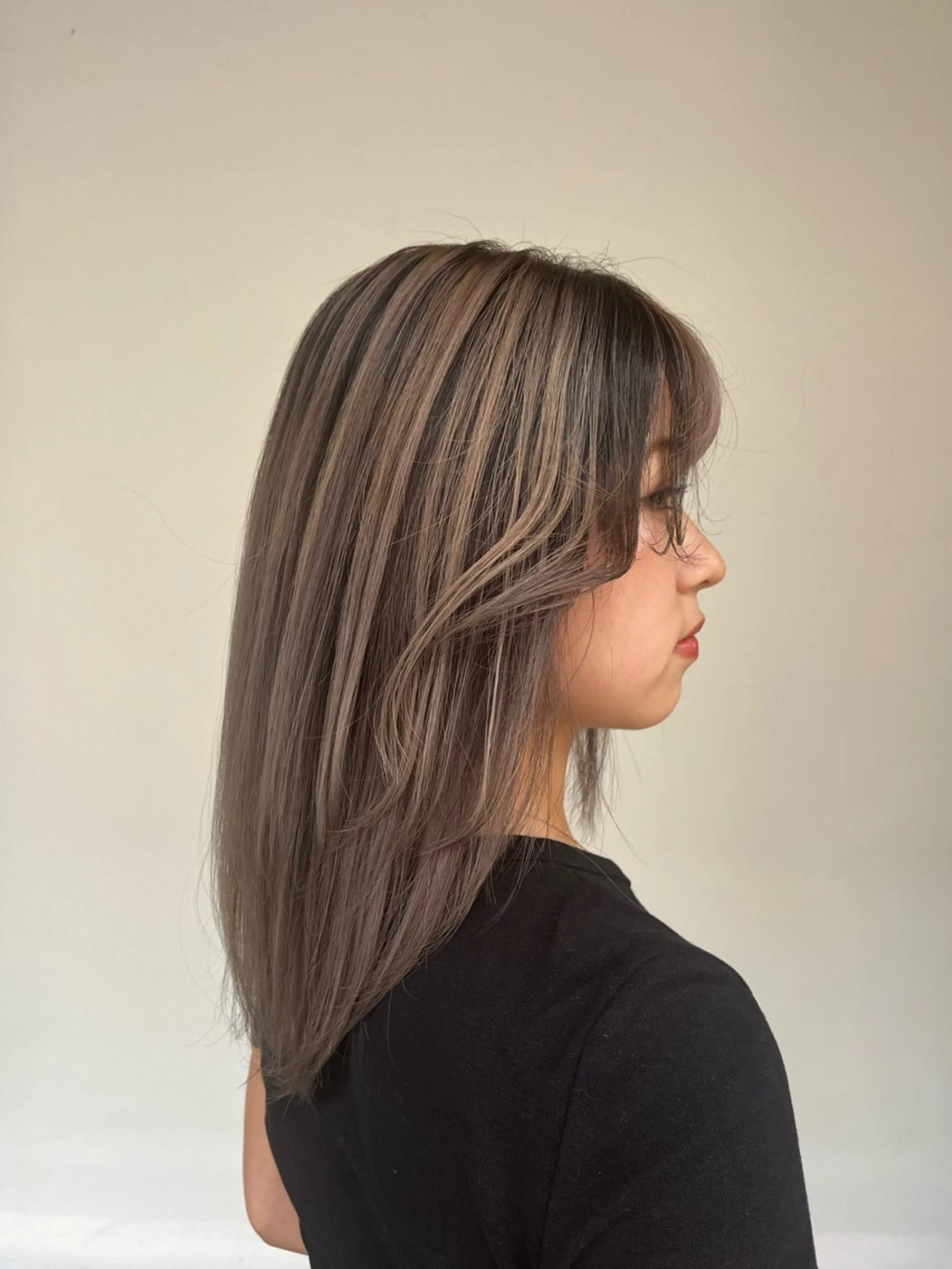 セミロング カラー バレイヤージュ レイヤーカット カット ヘアカラー 海外ガール ハイトーン　竹井俊介のヘアスタイル
