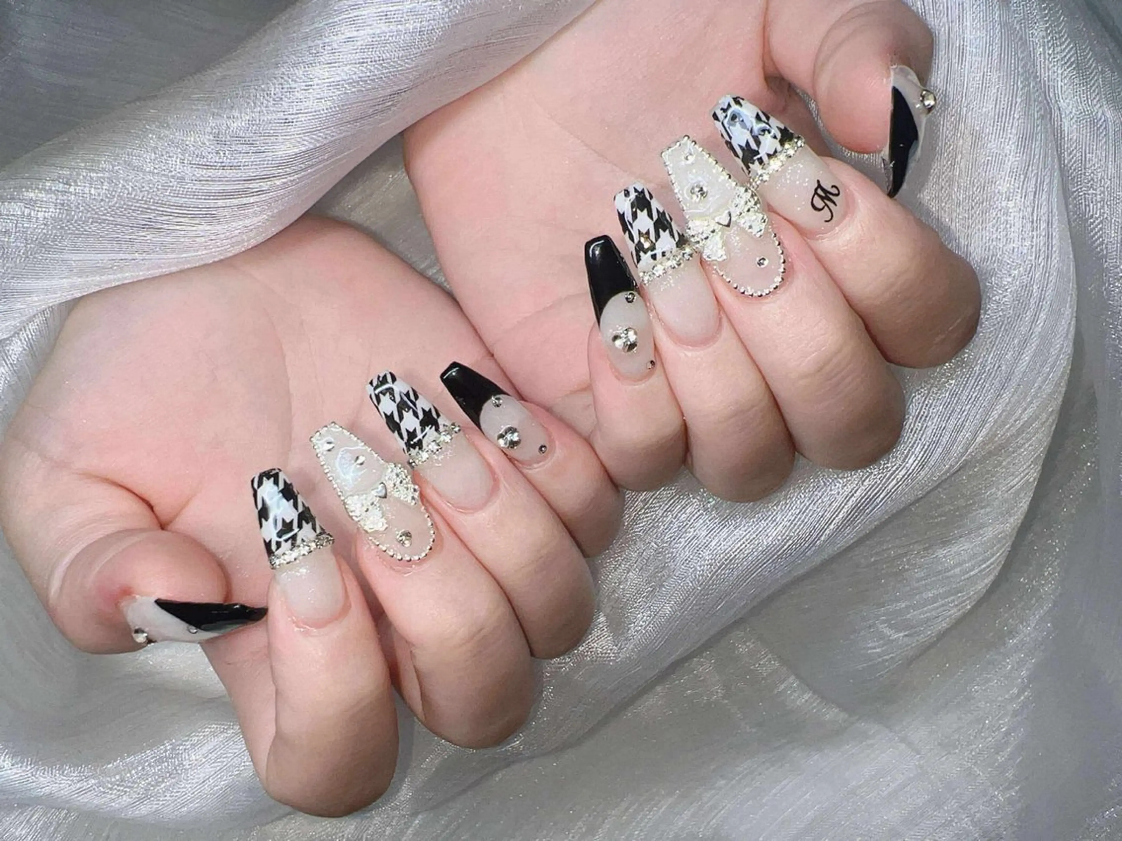 ネイル 長さ出し グラデーション 卒業式 キラキラネイル マグネットネイル ハンドネイル Lee Nailsのネイルデザイン