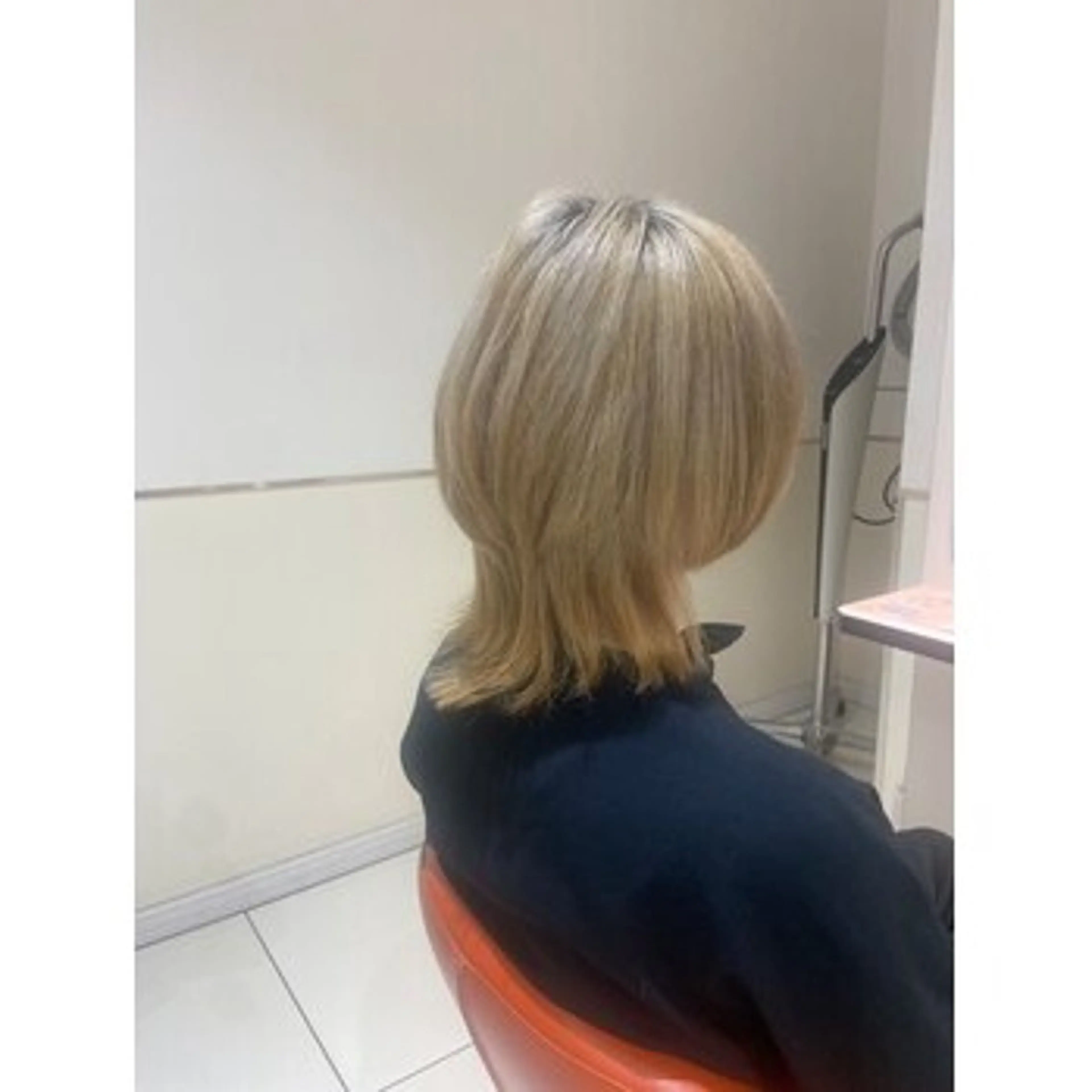 カラー ベージュカラー ブリーチ ホワイトベージュ LUXbe博多バスターミナル店所属・澤田 あきのヘアスタイル