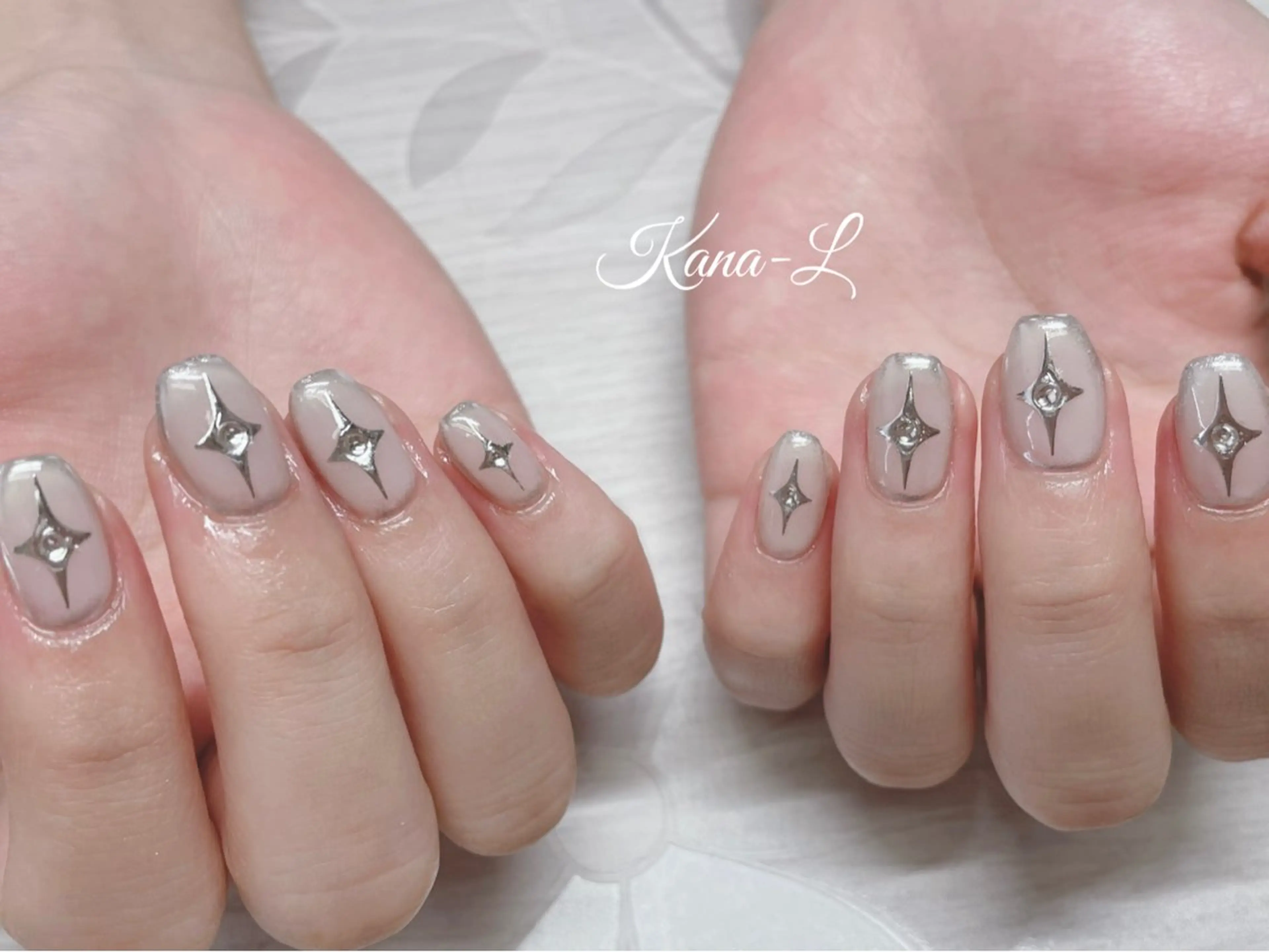 ネイル ジェルネイル キラキラネイル ミラーネイル パラジェル 芦辺 香奈のネイルデザイン