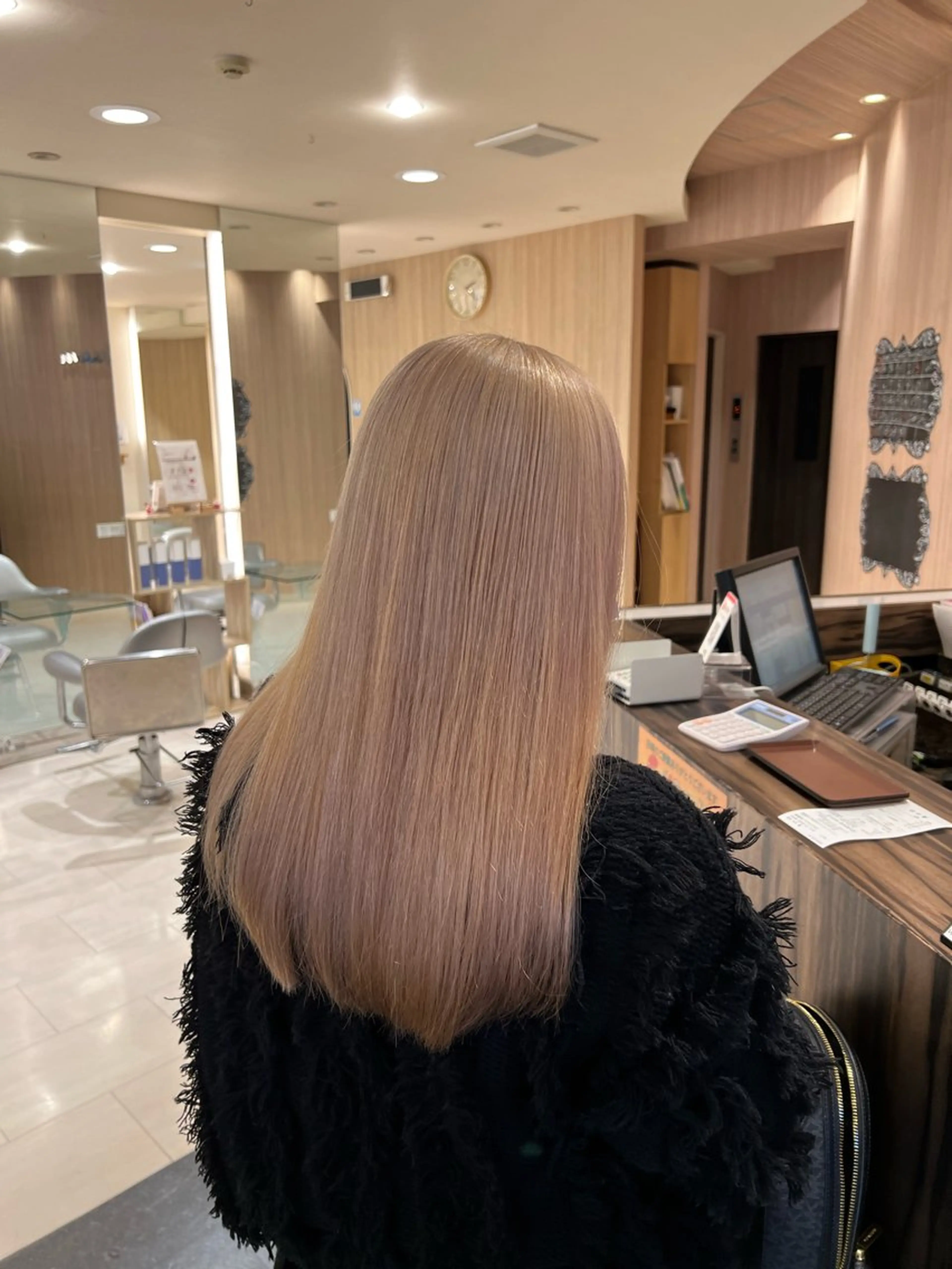 カラー 久永 菫のヘアスタイル