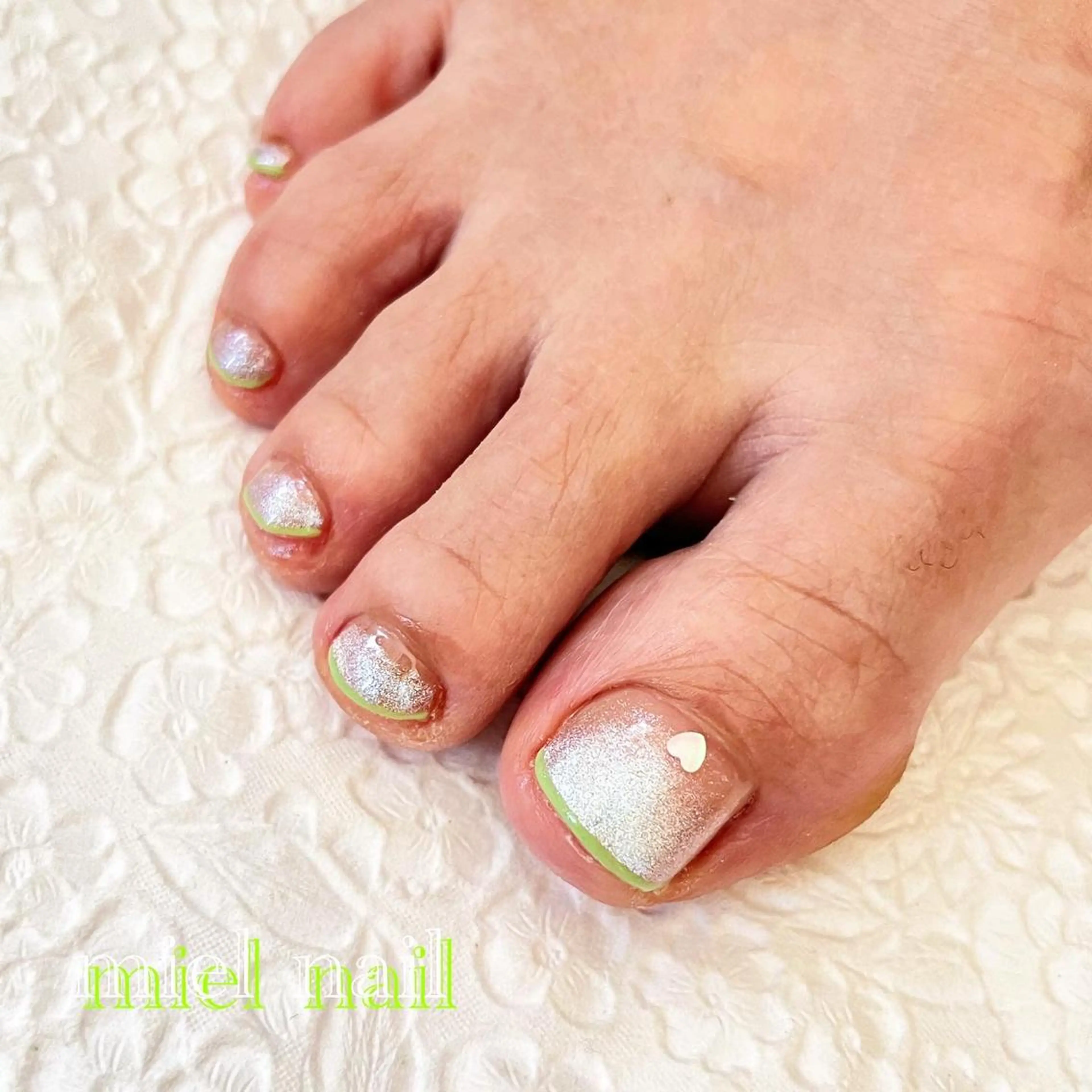 ネイル フットネイル フレンチネイル ジェルネイル ハート ホログラムネイル フットネイル miel nailのネイルデザイン