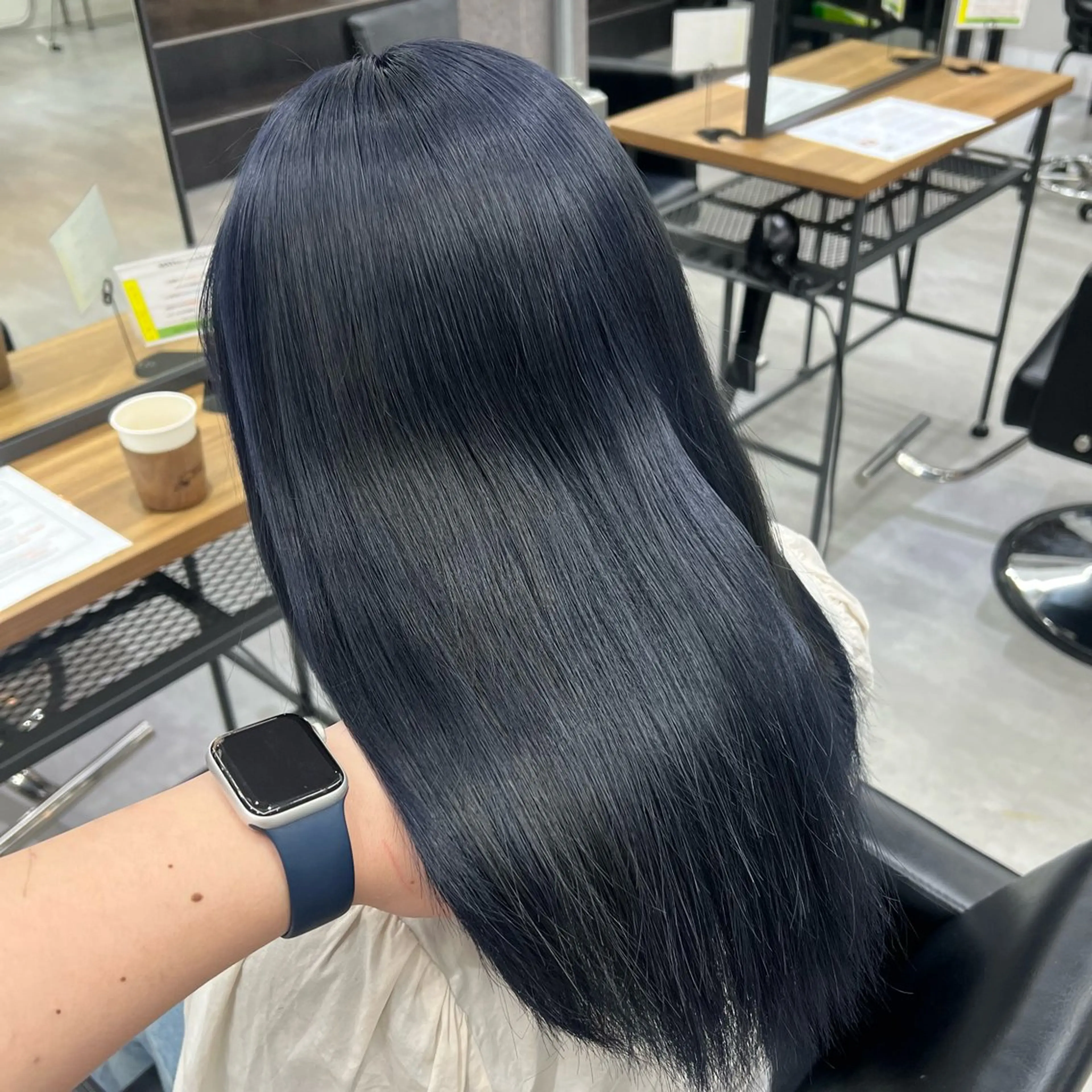 セミロング カラー セミロングパーマ ブリーチ ブルーカラー 透明感カラー デザインカラー いろあそび所属・12月限定🉐カット モデル募集🉐のヘアスタイル