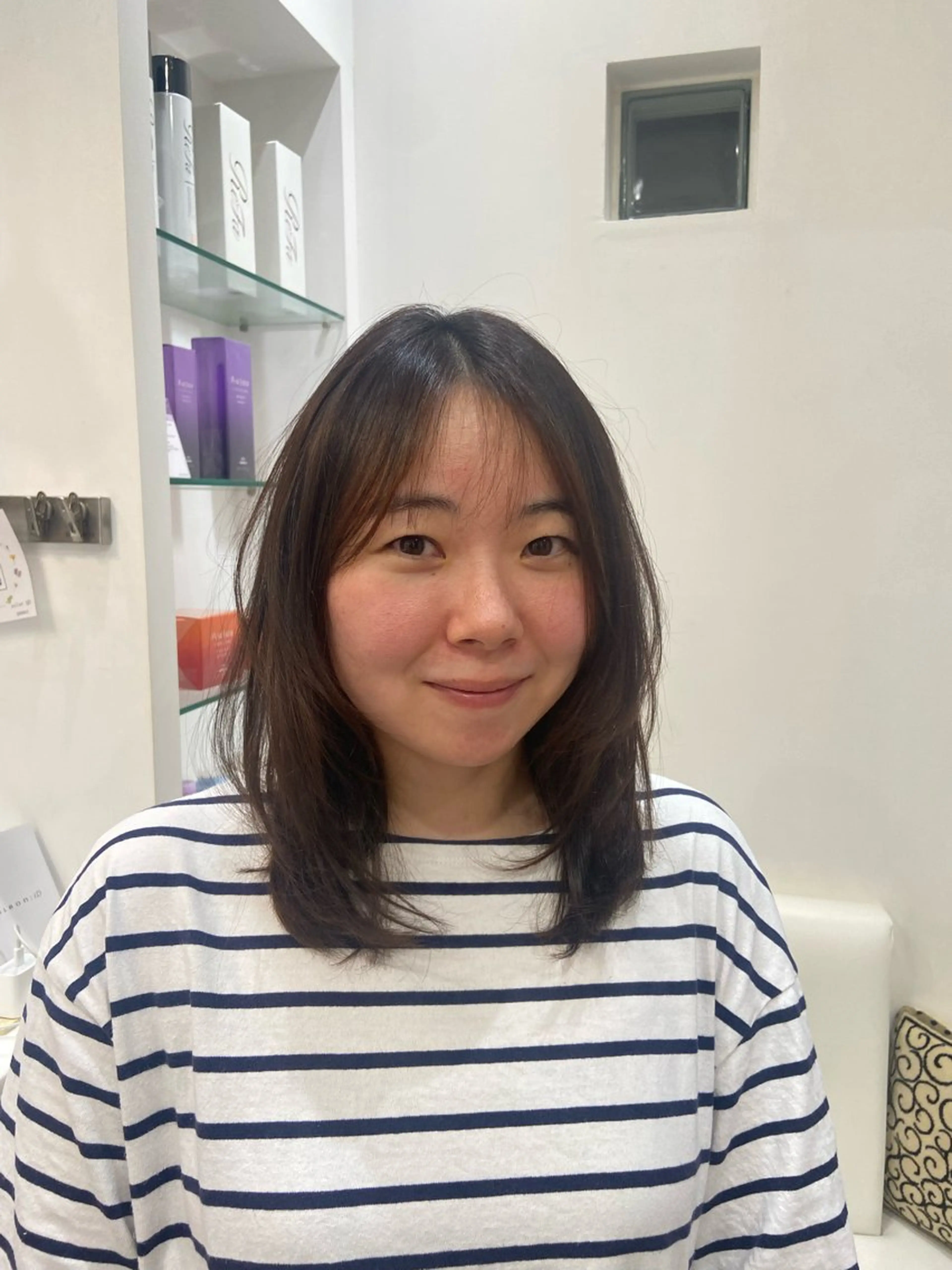 セミロング atelier doux dimanche（アトリエ・ドゥー・ディマンシュ）所属・Fukamiレイヤー 透明感カラーのヘアスタイル