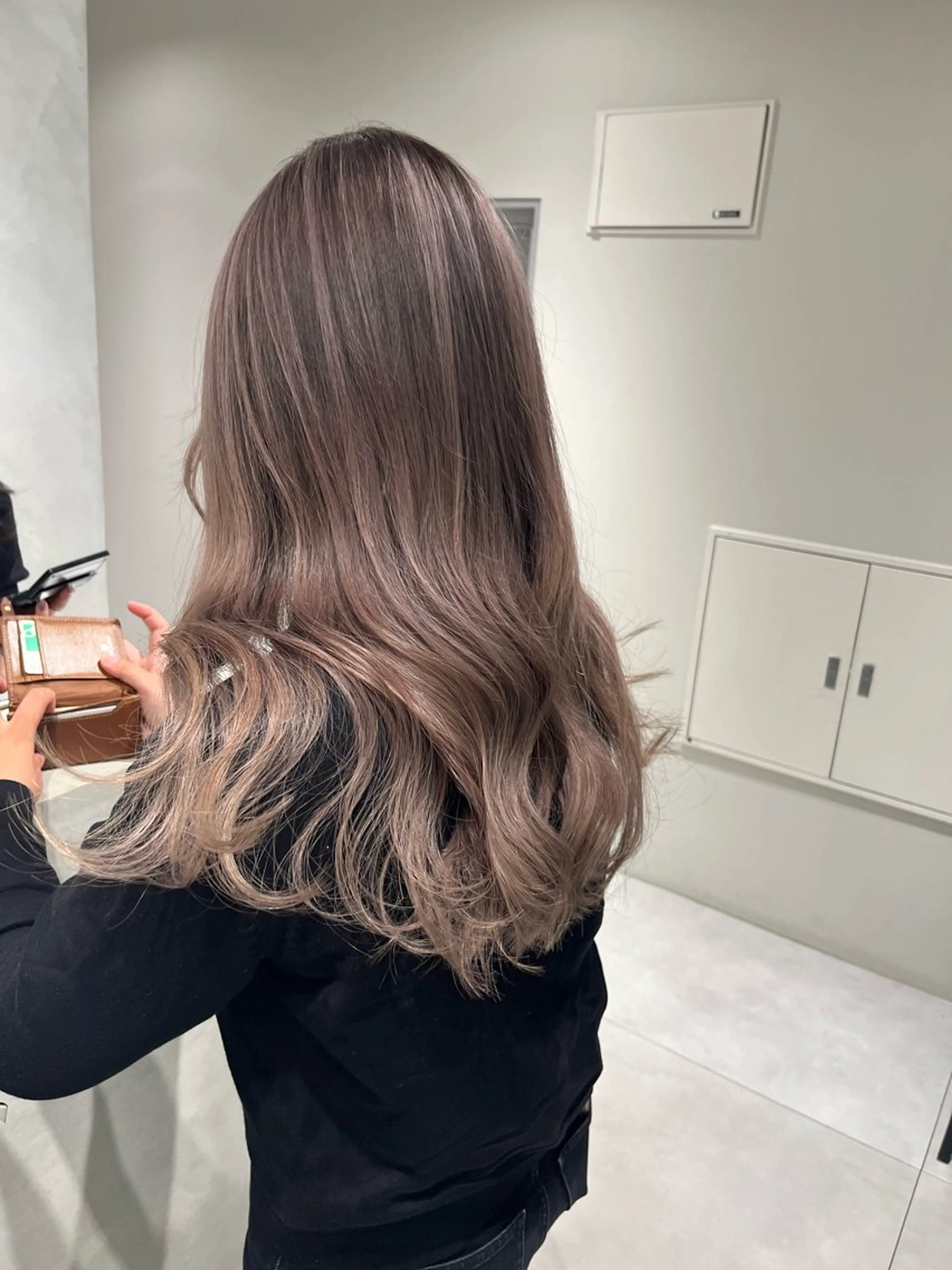 ロング カラー ヘアカラー バレイヤージュ ハイライトのヘアスタイル