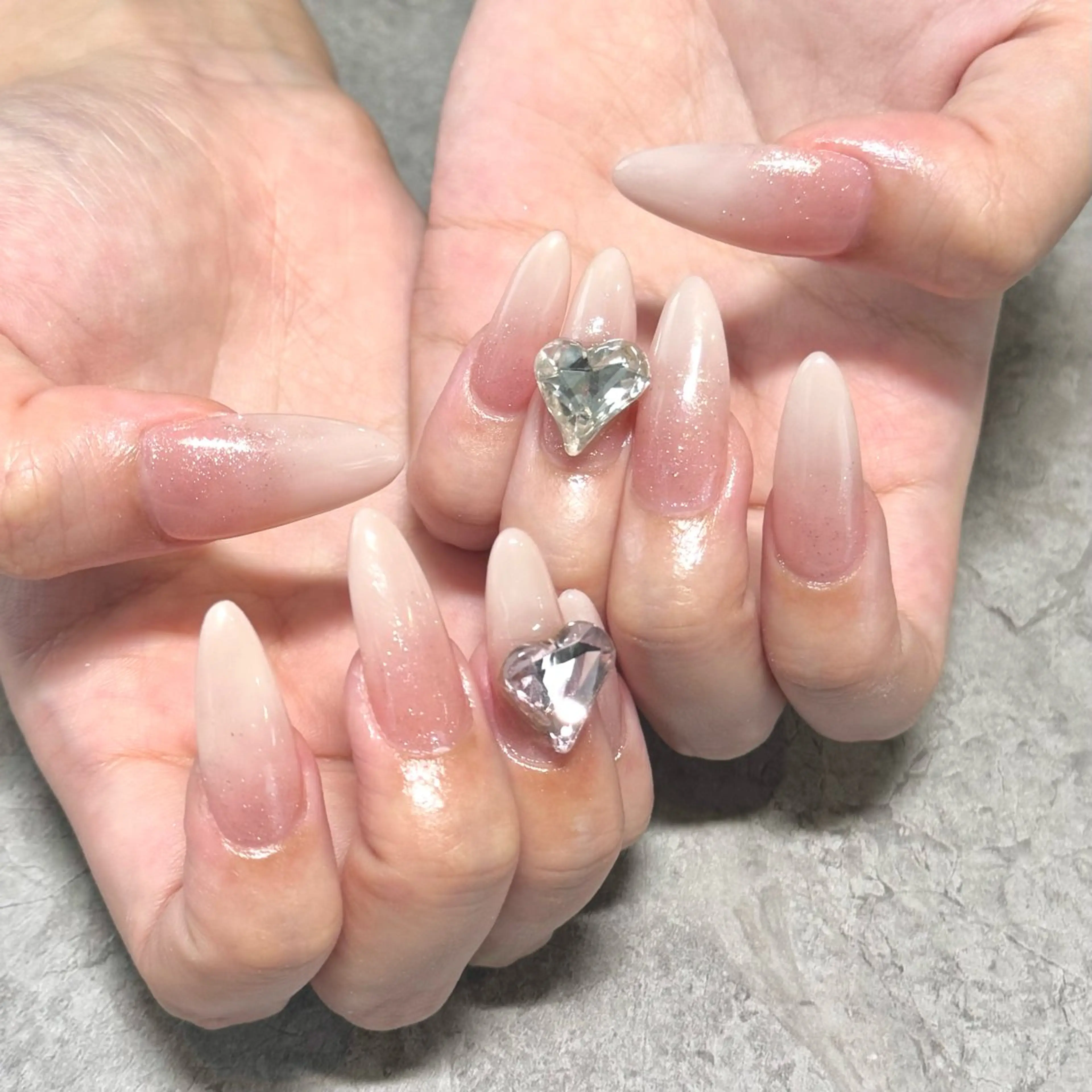 ネイル グラデーション ハート キラキラネイル ワンホンネイル ハンドネイル Nail Salon Lillion【リリオン】所属・lillion karenのネイルデザイン