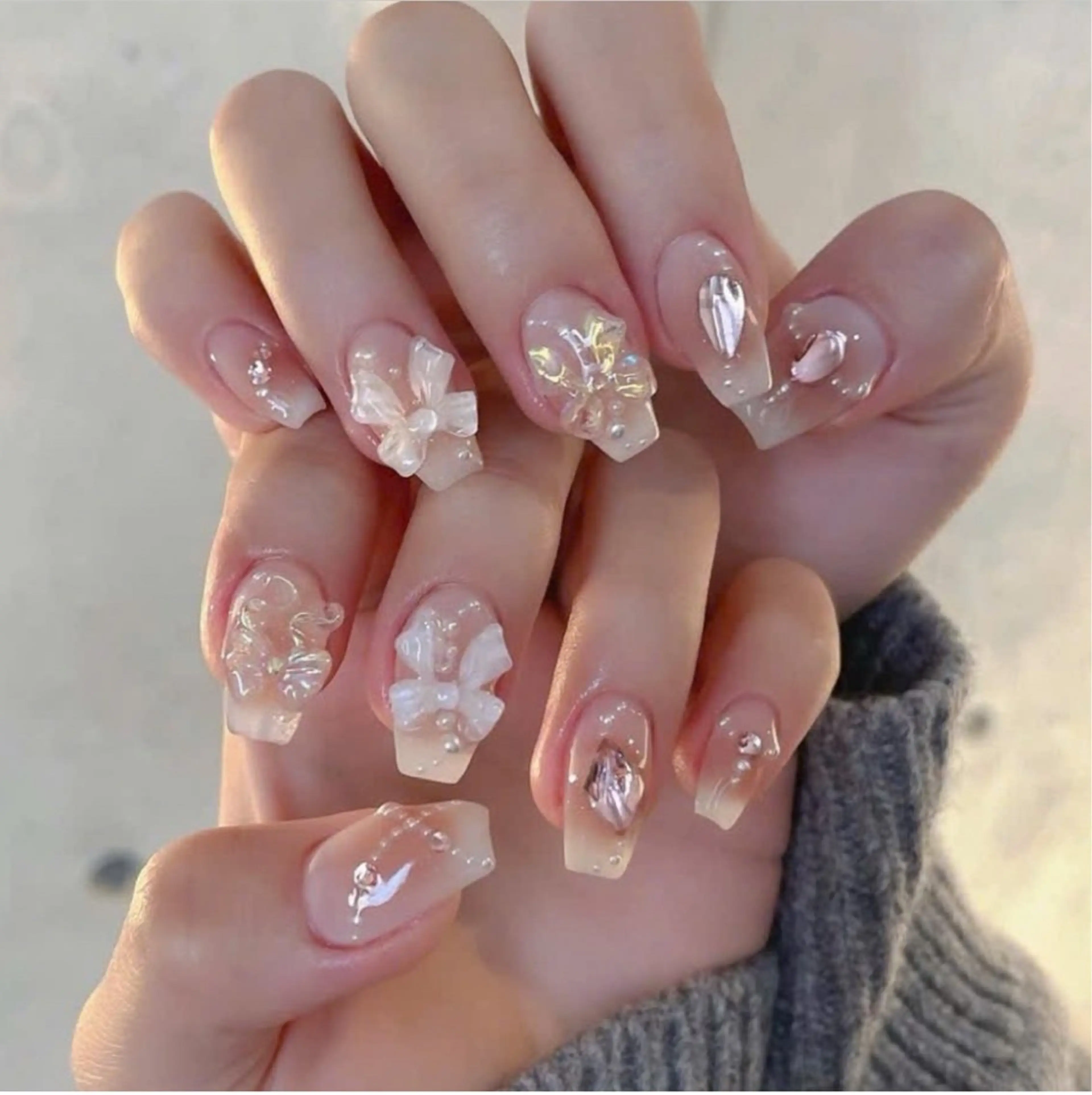 ネイル アニマル柄 オーロラネイル チークネイル フラッシュネイル ジェルネイル ハンドネイル Lyna Nail のネイルデザイン