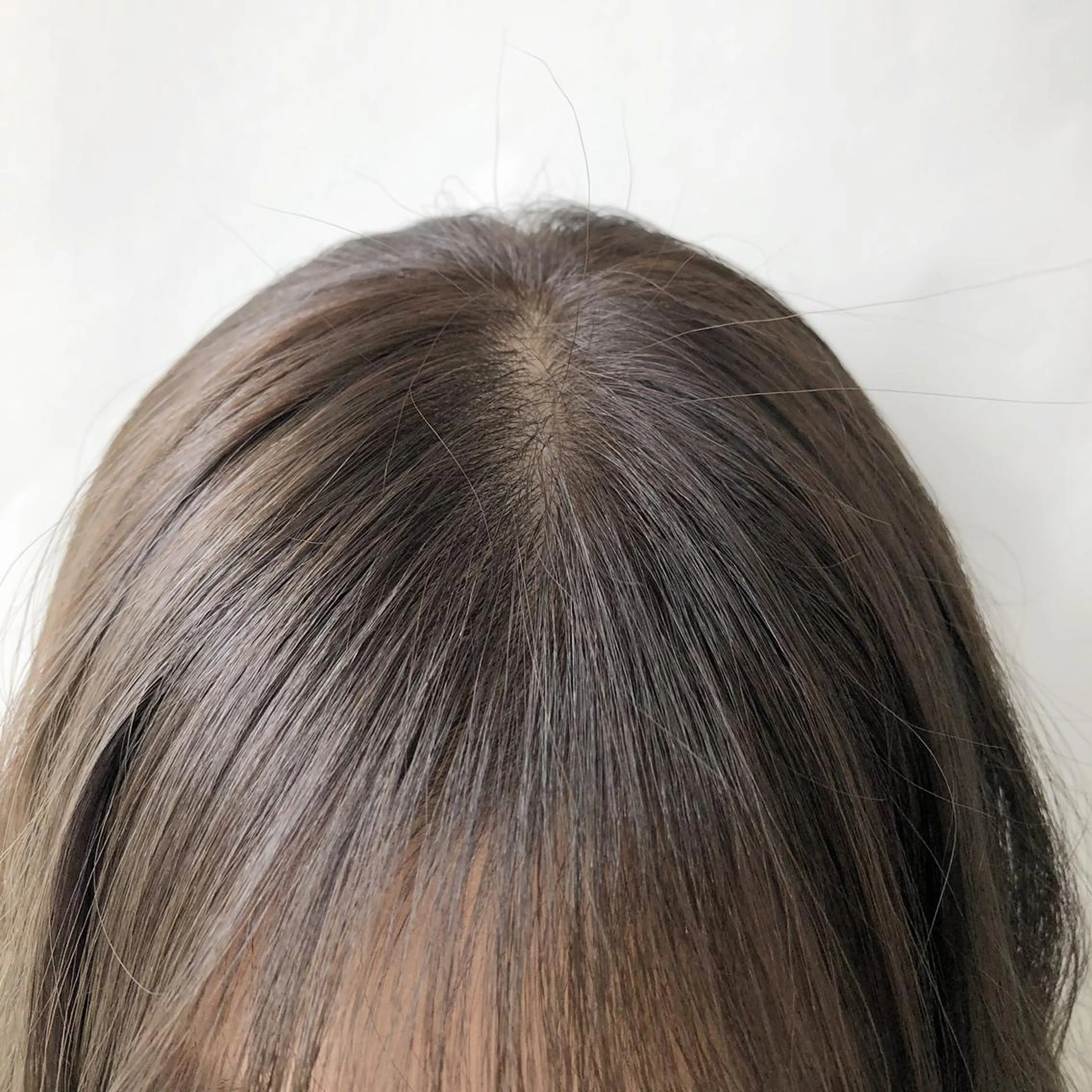 ミディアム カラー ベージュカラー グレージュ ハイライトカラー ミルクティーグレージュ ハイライト universe tokyoのヘアスタイル