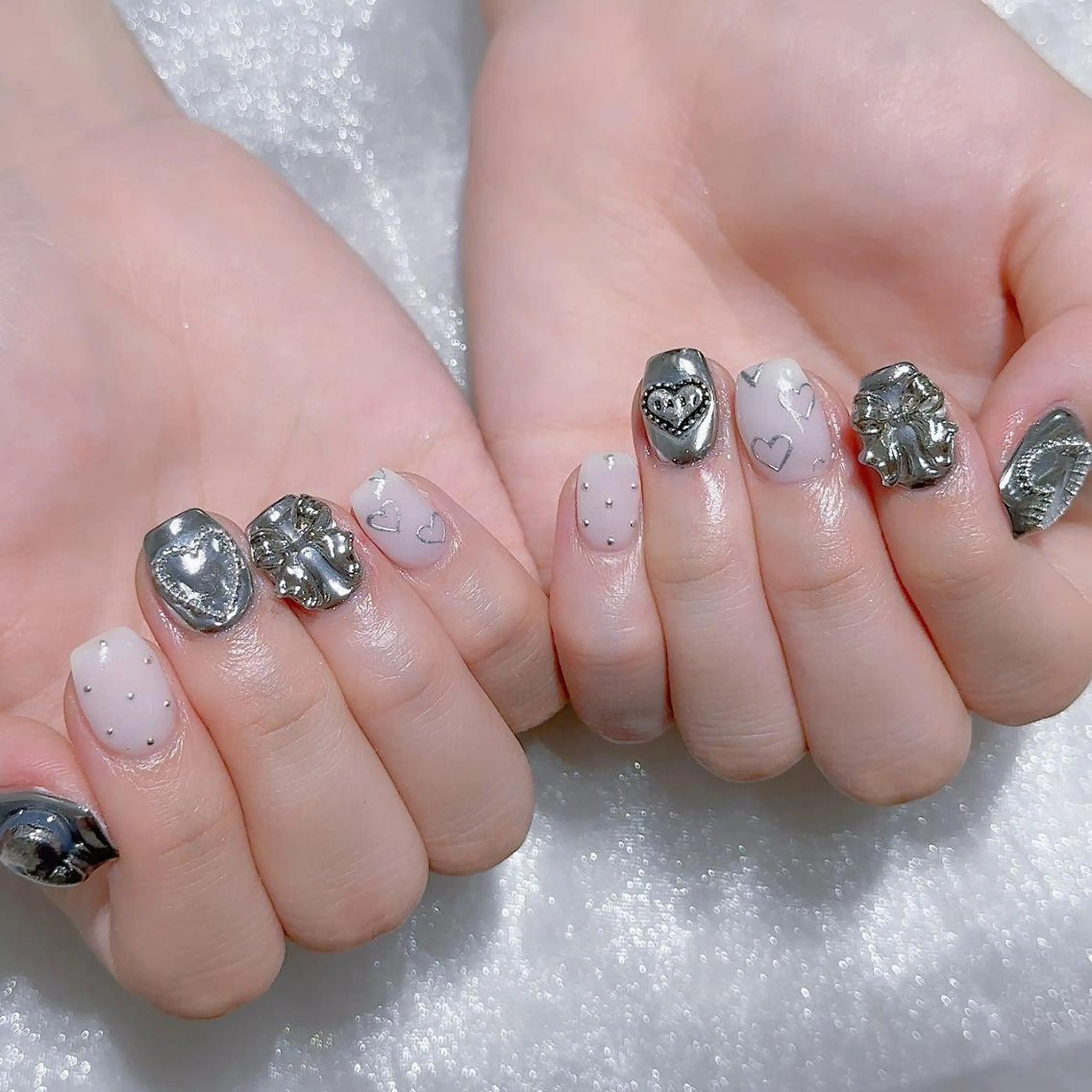 ネイル チークネイル ジェルネイル キラキラネイル マグネットネイル 持ち込み ハンドネイル Queens 新宿本店のネイルデザイン