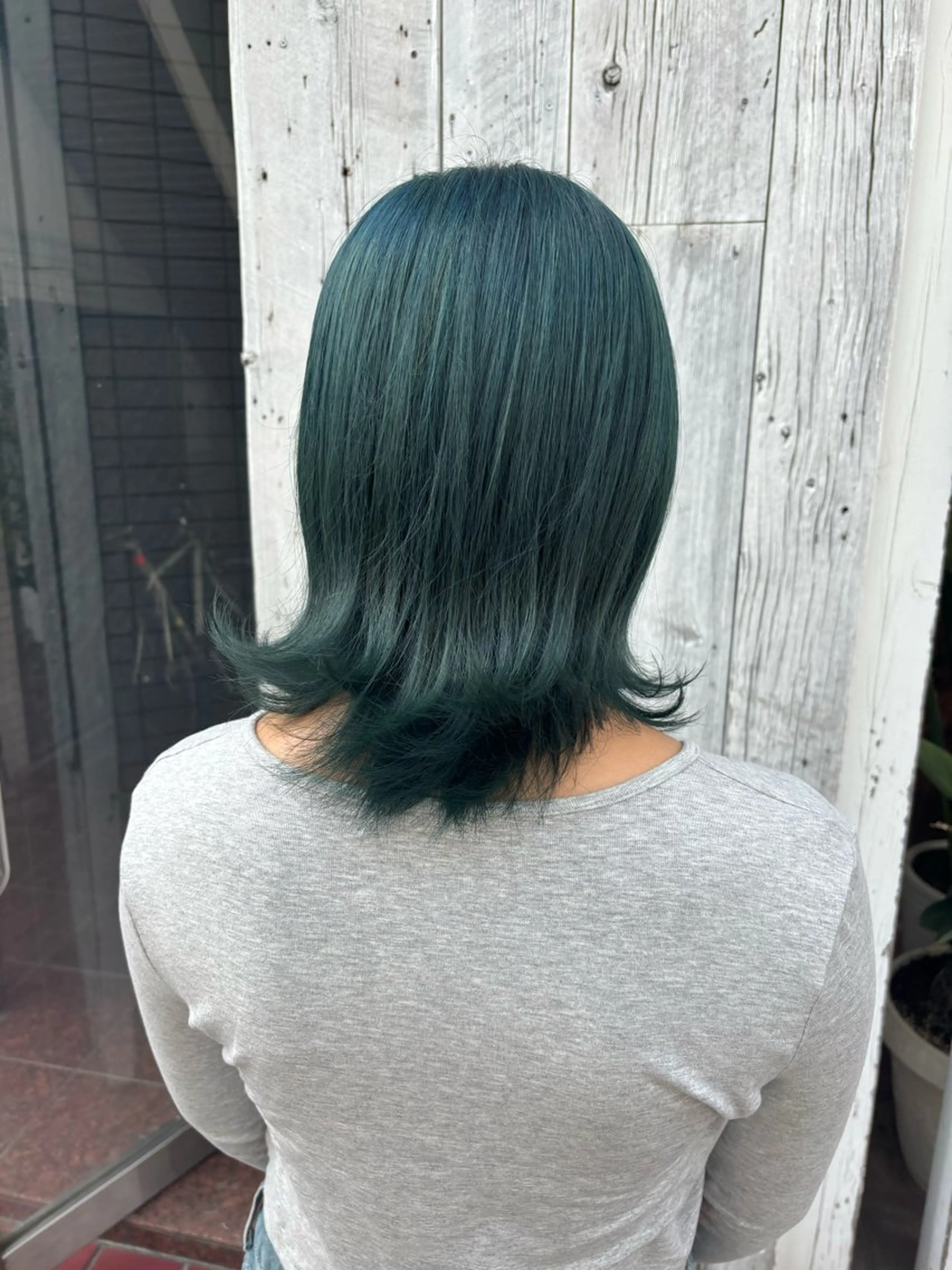 セミロング ブリーチ予約率90% 以上✨森山陽向のヘアスタイル