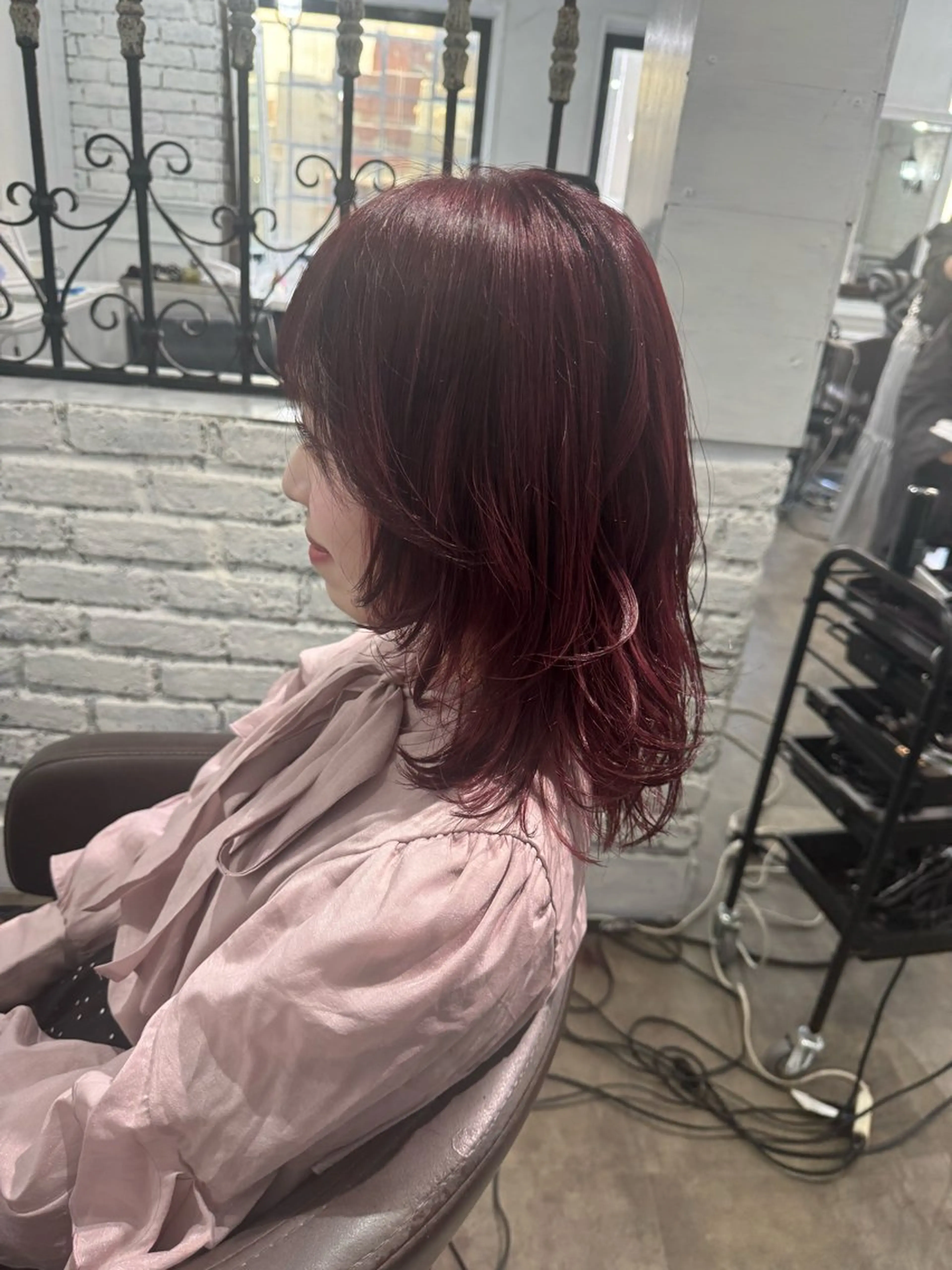 ミディアム カラー バレイヤージュ ミストバング ベージュカラー ブリーチ 抜きっぱなしブロンド カット ヘアカラー トリートメント SALOWIN札幌大通り所属・札幌ハイトーン/ ブリーチカラー/ドイのヘアスタイル