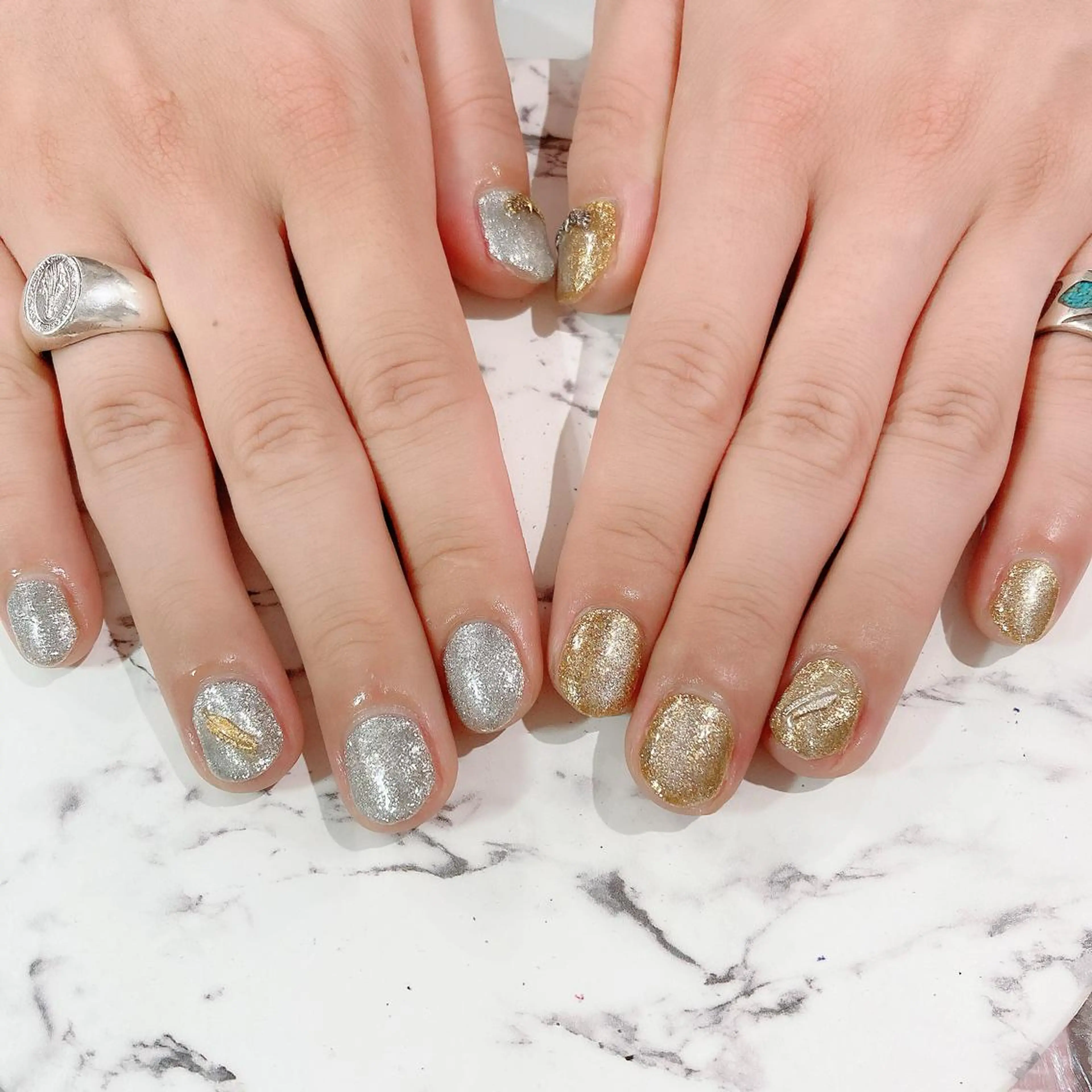 ネイル ジェルネイル ゴールド ゴージャス キラキラネイル マグネットネイル ハンドネイル Nail Kのネイルデザイン