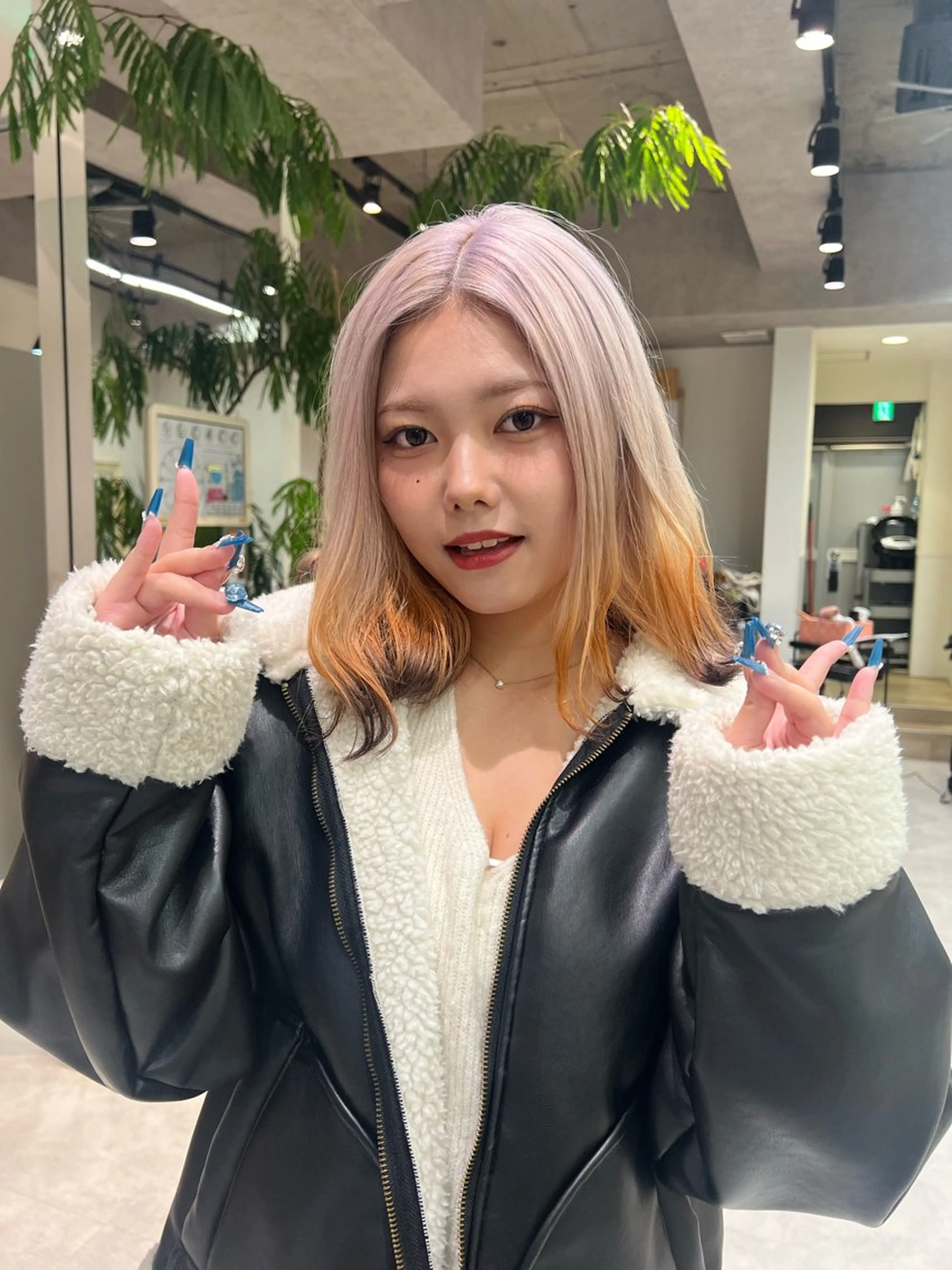 ミディアム カラー ヘアカラー トリートメント ダブルカラーブリーチ 髪質改善　縮毛矯正のヘアスタイル