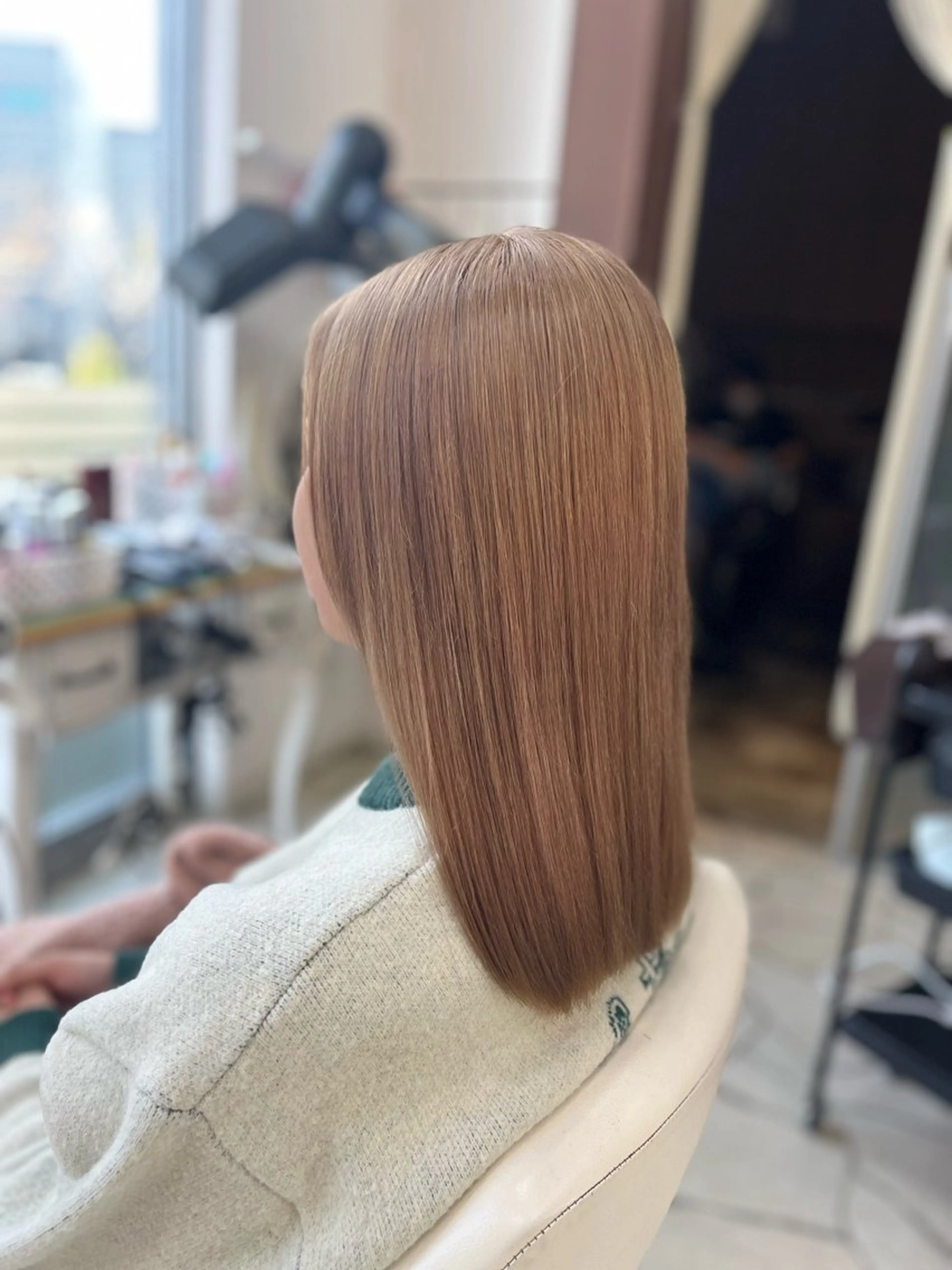 セミロング 生駒デザインカラー /浜中美奈のヘアスタイル