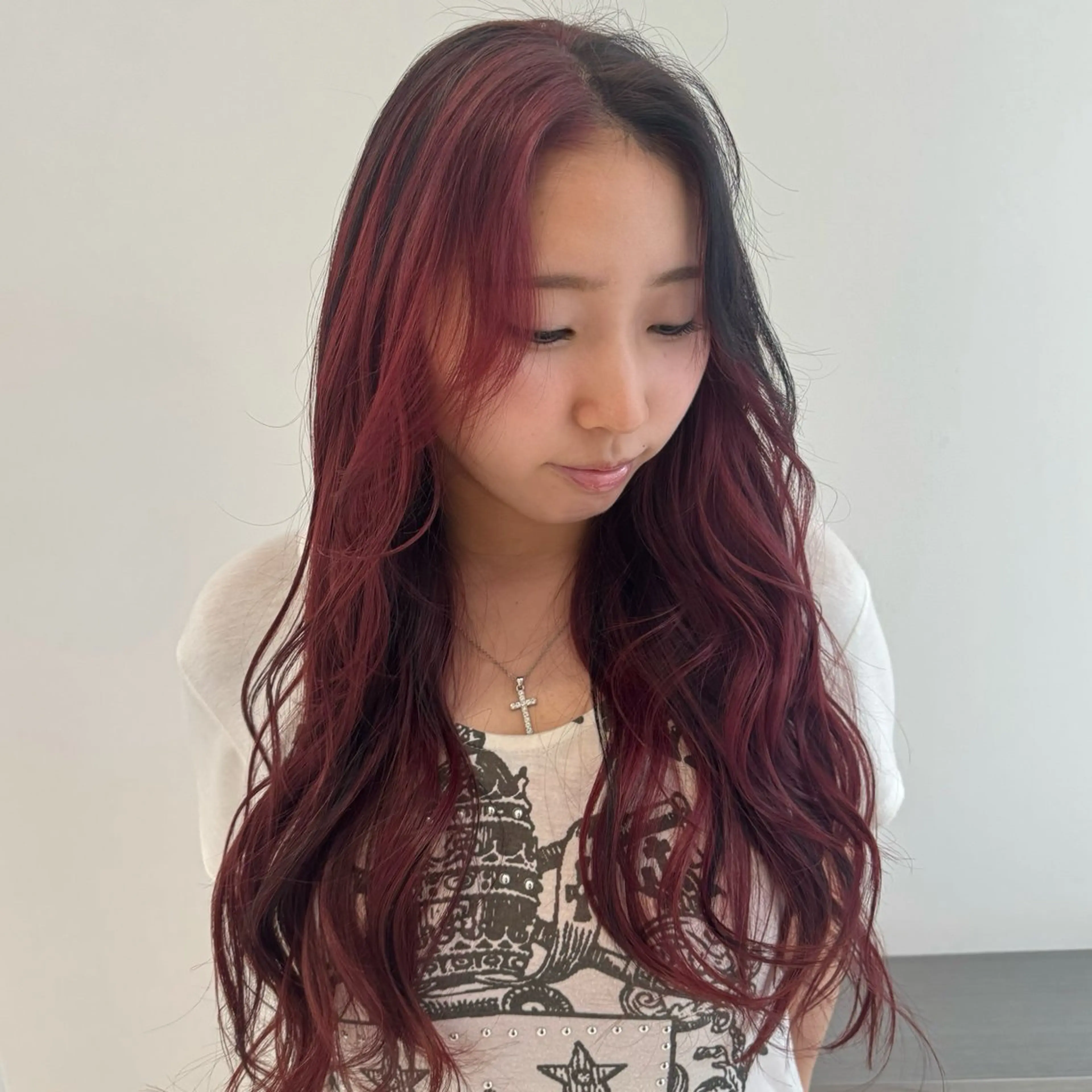 セミロング カラー 黒髪 ブリーチ レッドカラー ヘアカラー トリートメント 🌼動き×透明感🩵 ハイトーン/ナナのヘアスタイル