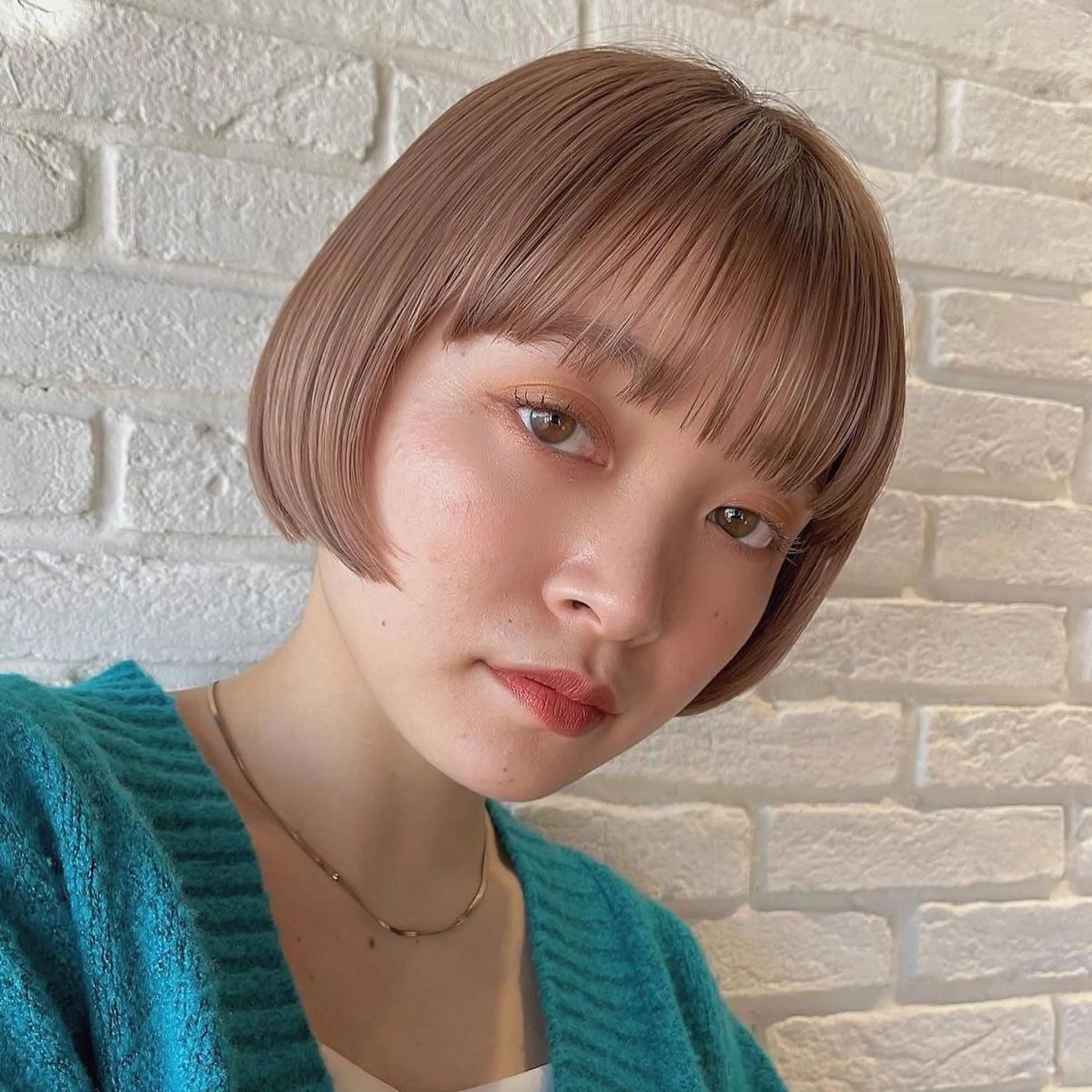 ショート カラー ブリーチ 透明感カラー ハイライトカラー ハイトーンカラー ボブ ヘアカラー トリートメント 🌱ボブ/レイヤー/ ベージュ/あやみ✨のヘアスタイル