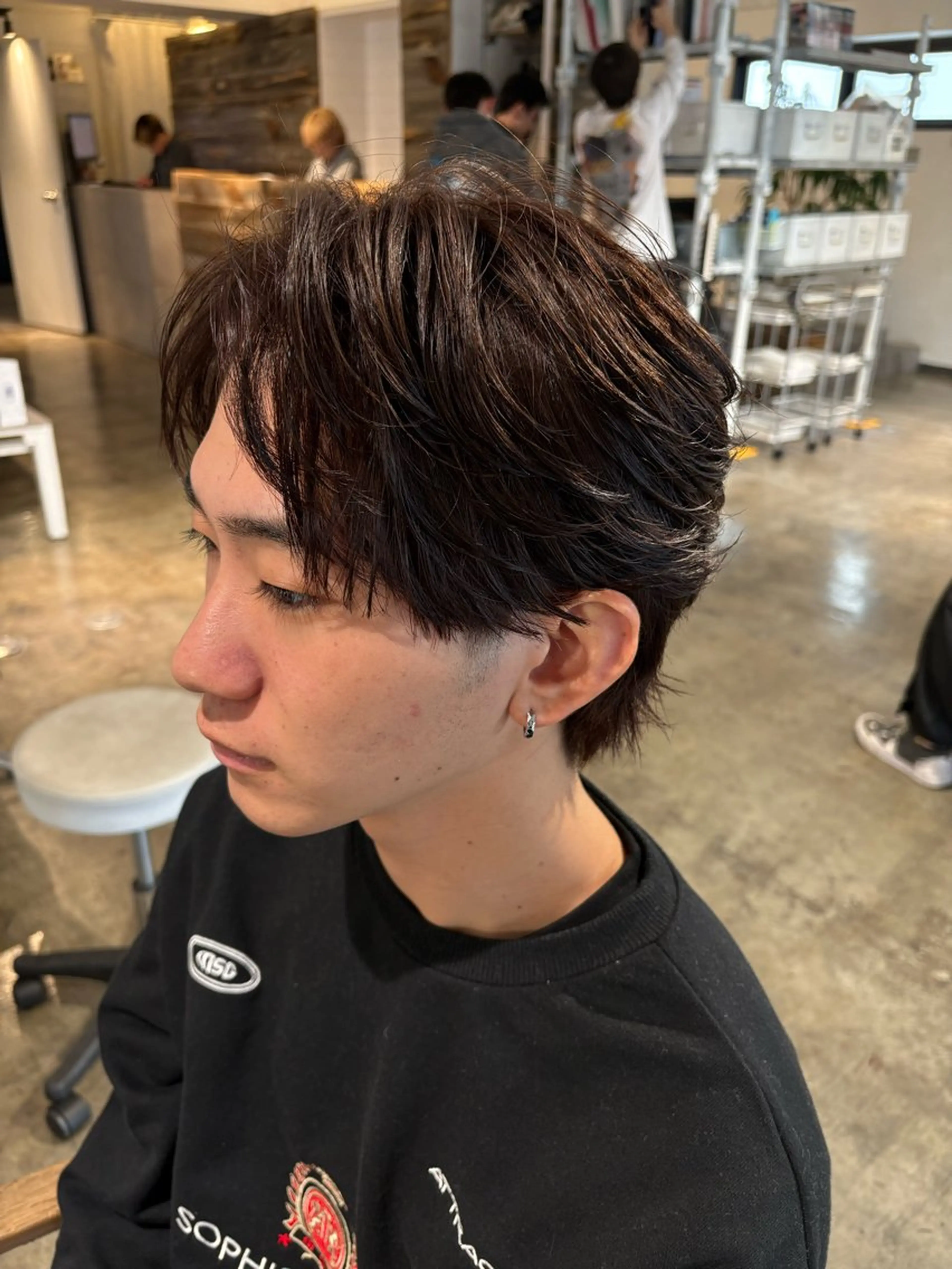 ショート パーマ メンズ センターパート ダウンパーマ フェザーパーマ カルマパーマ メンズ韓国風 フェザーパーマ癖毛 曲がる縮毛矯正森岡のヘアスタイル