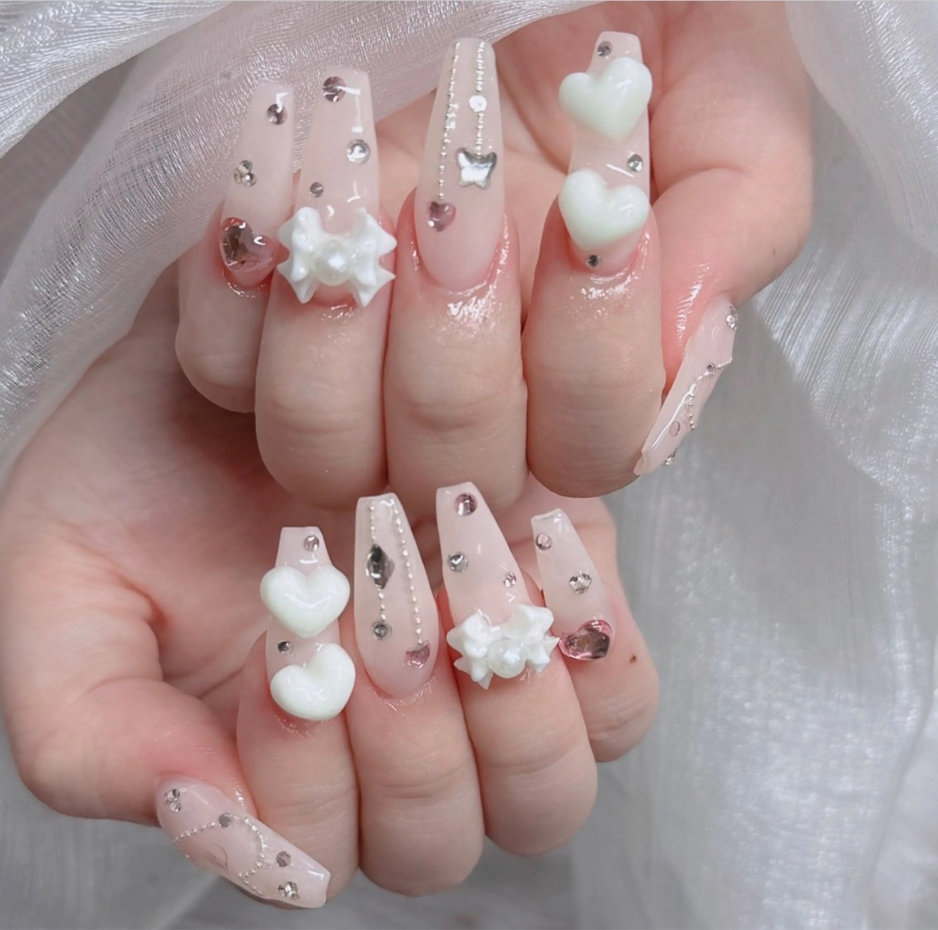 ネイル オーロラネイル フレンチネイル ジェルネイル ハロウィン キラキラネイル ハンドネイル H.baby Nail Salon所属・H.baby Nail Salonのネイルデザイン