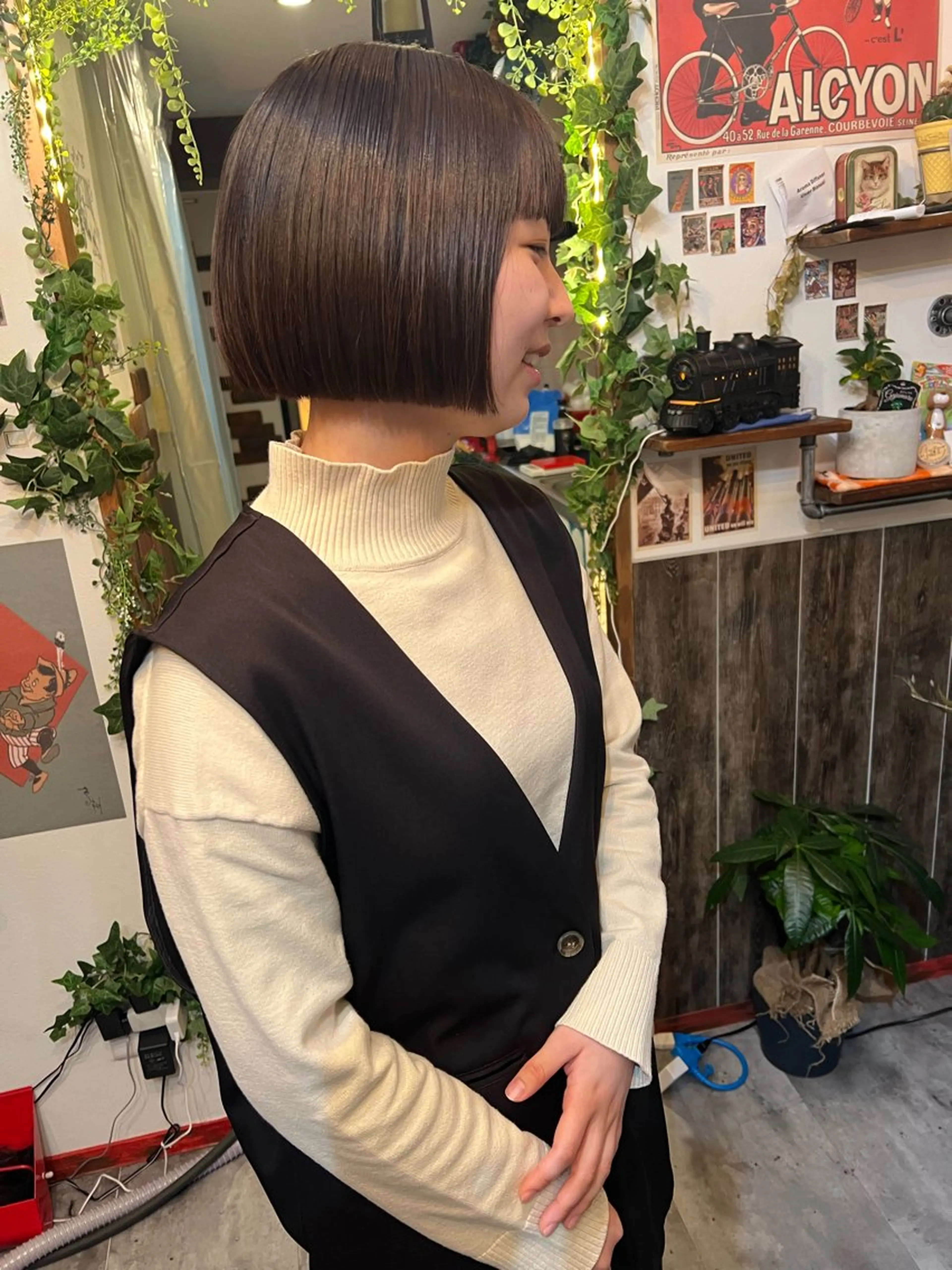 ショート カラー グレージュ ボブ カット ヘアカラー トリートメント カラーパティシエ facce🌼ikoのヘアスタイル