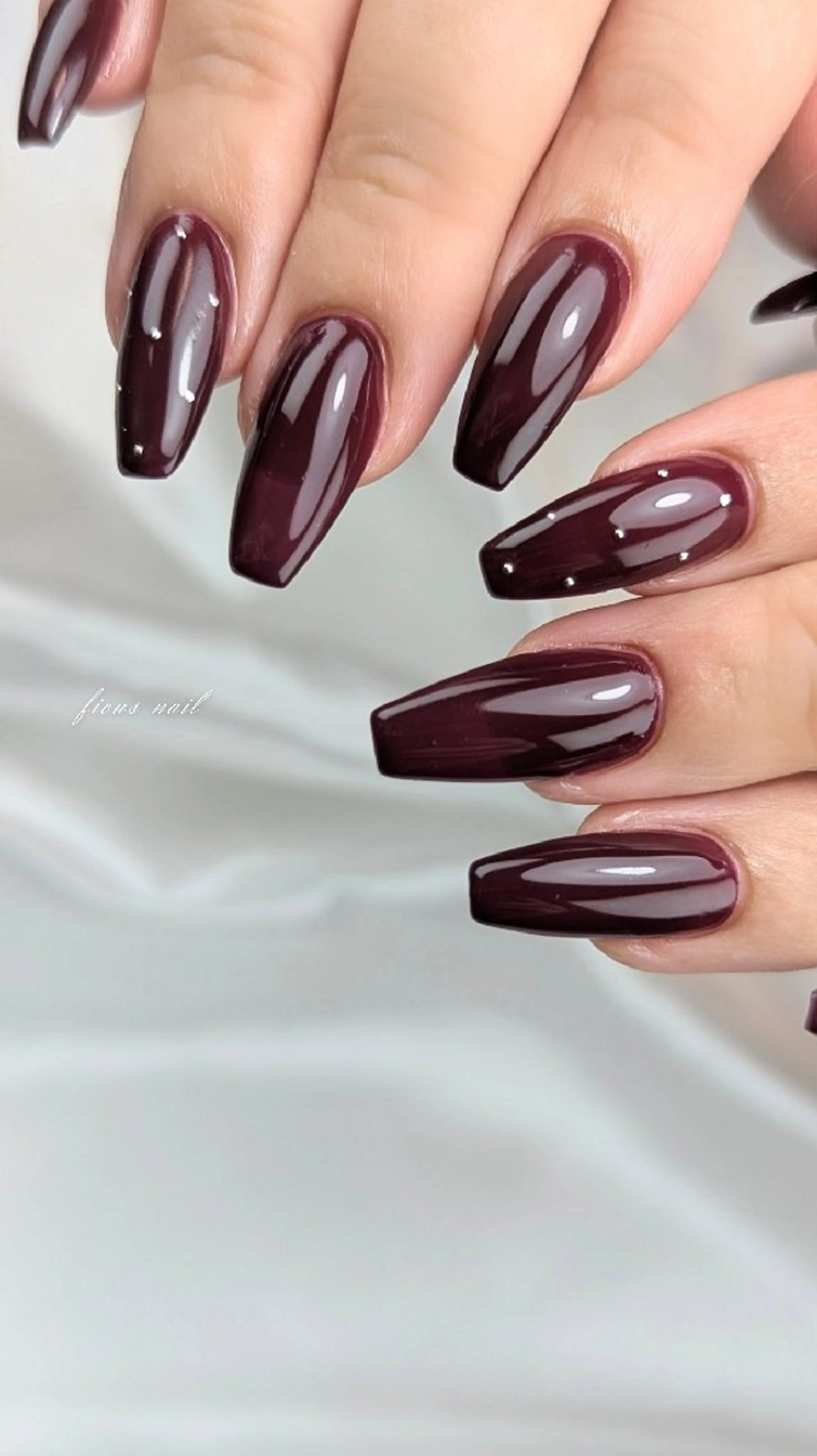 ネイル アートネイル ボルドー ドット オフィスネイル ワンカラーネイル ハンドネイル ficus nailのネイルデザイン