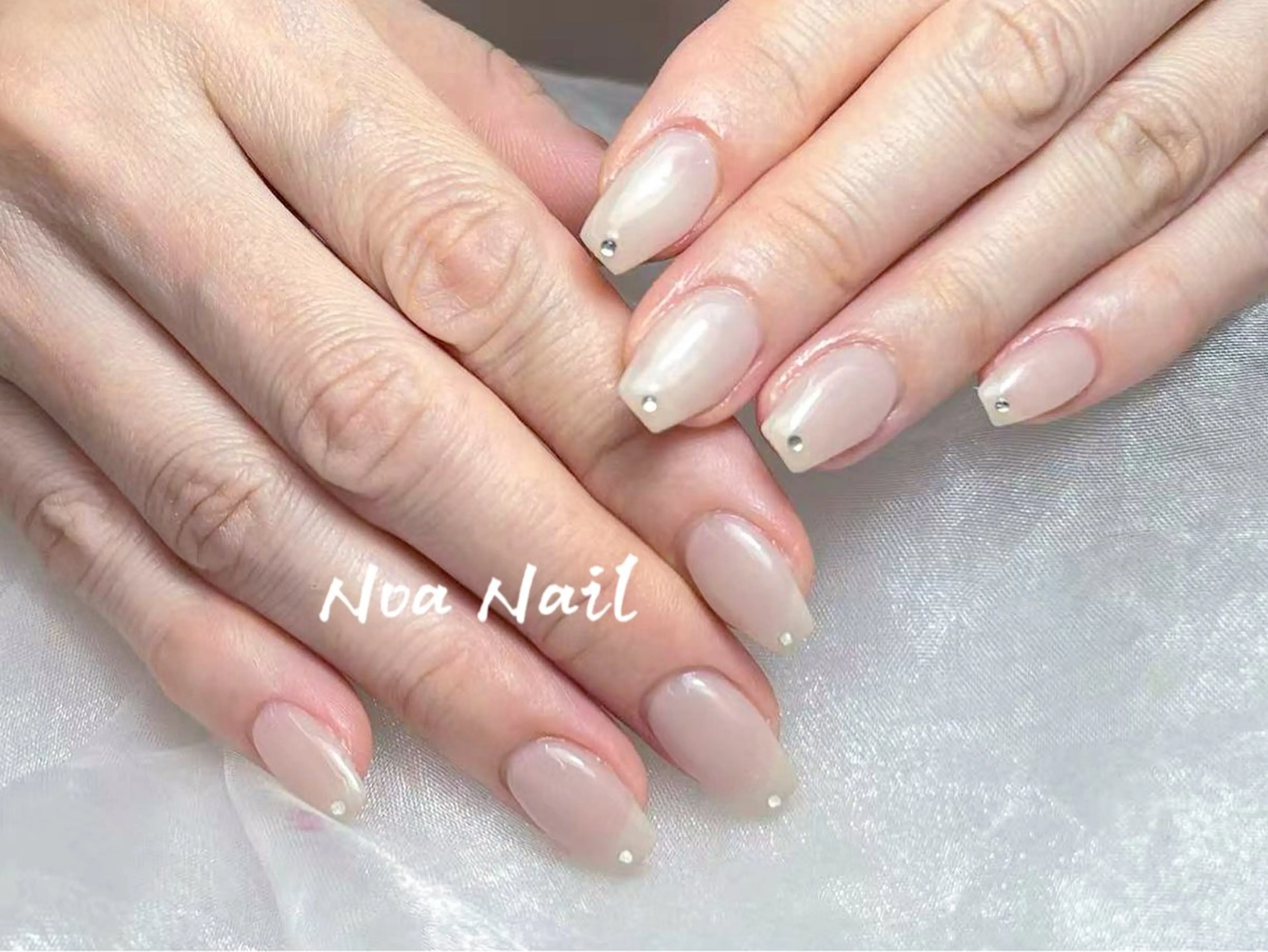 ネイル オーロラネイル フレンチネイル グラデーション 韓国ネイル マグネットネイル ハンドネイル NOA NAILのネイルデザイン
