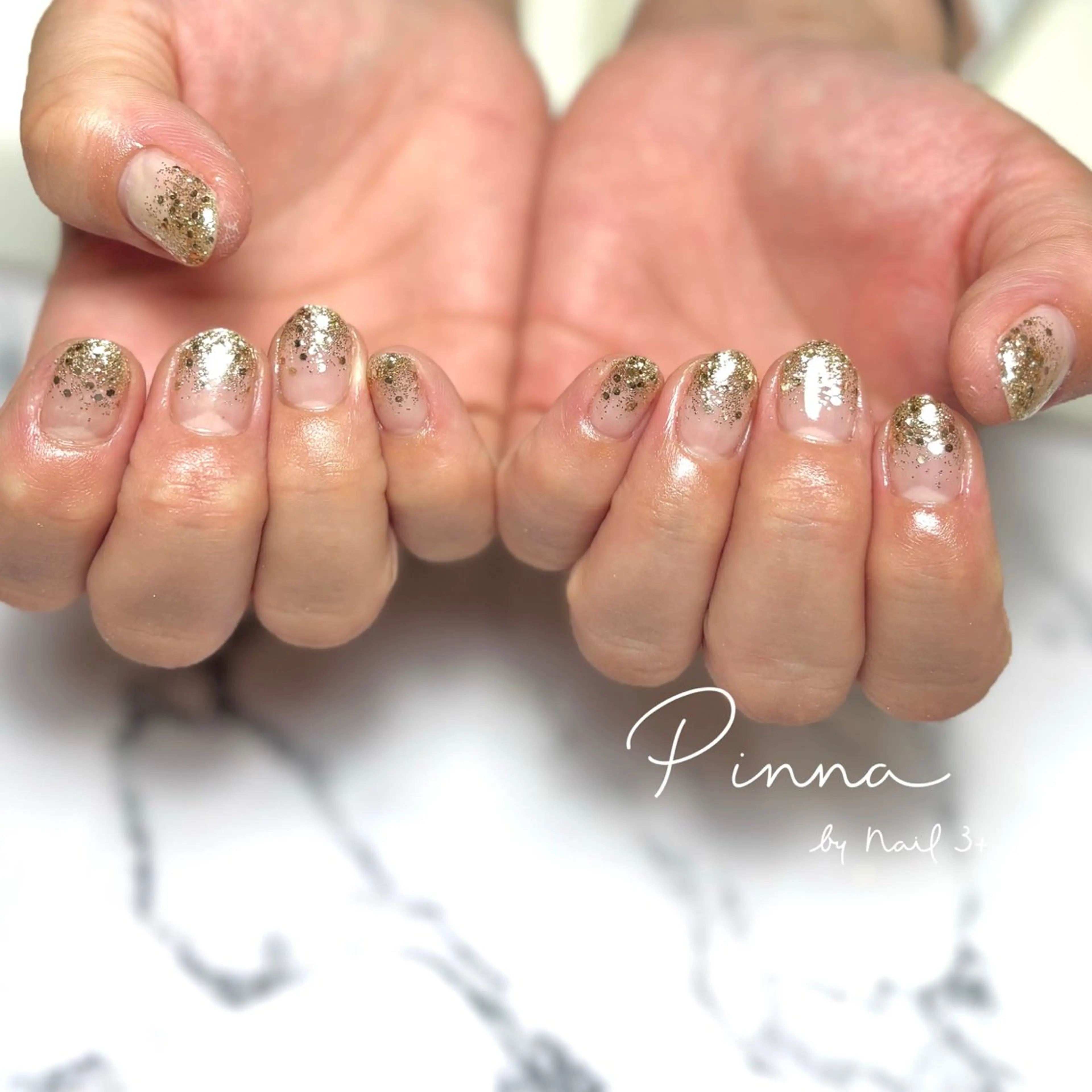 ネイル ゴールド キラキラネイル Pinna by nail3+所属・Mayu 🌷🦋のネイルデザイン