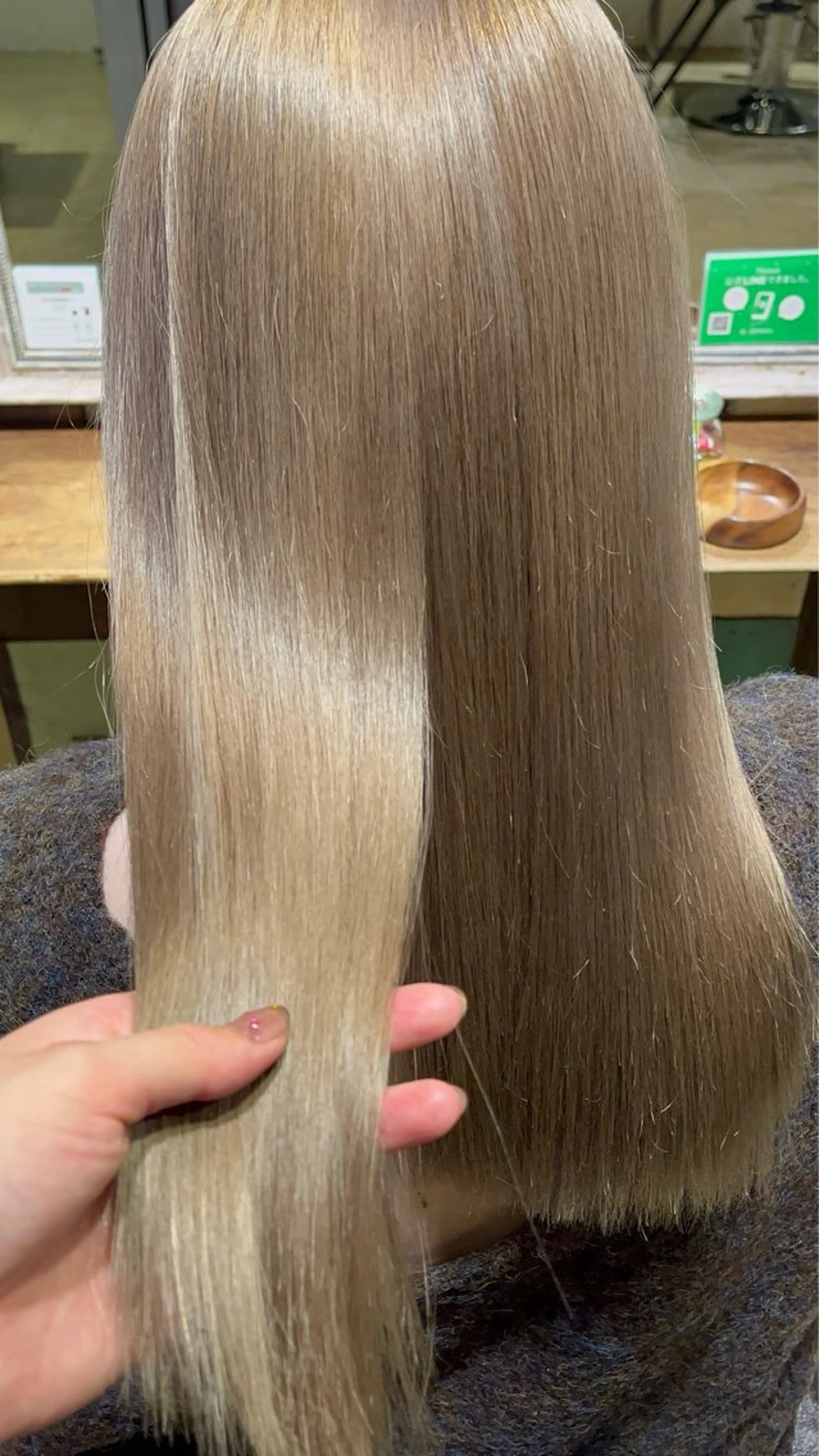 セミロング カラー ハイトーンカラー ヘアカラー えんぐちとも／透明感 カラー／博多ボブのヘアスタイル