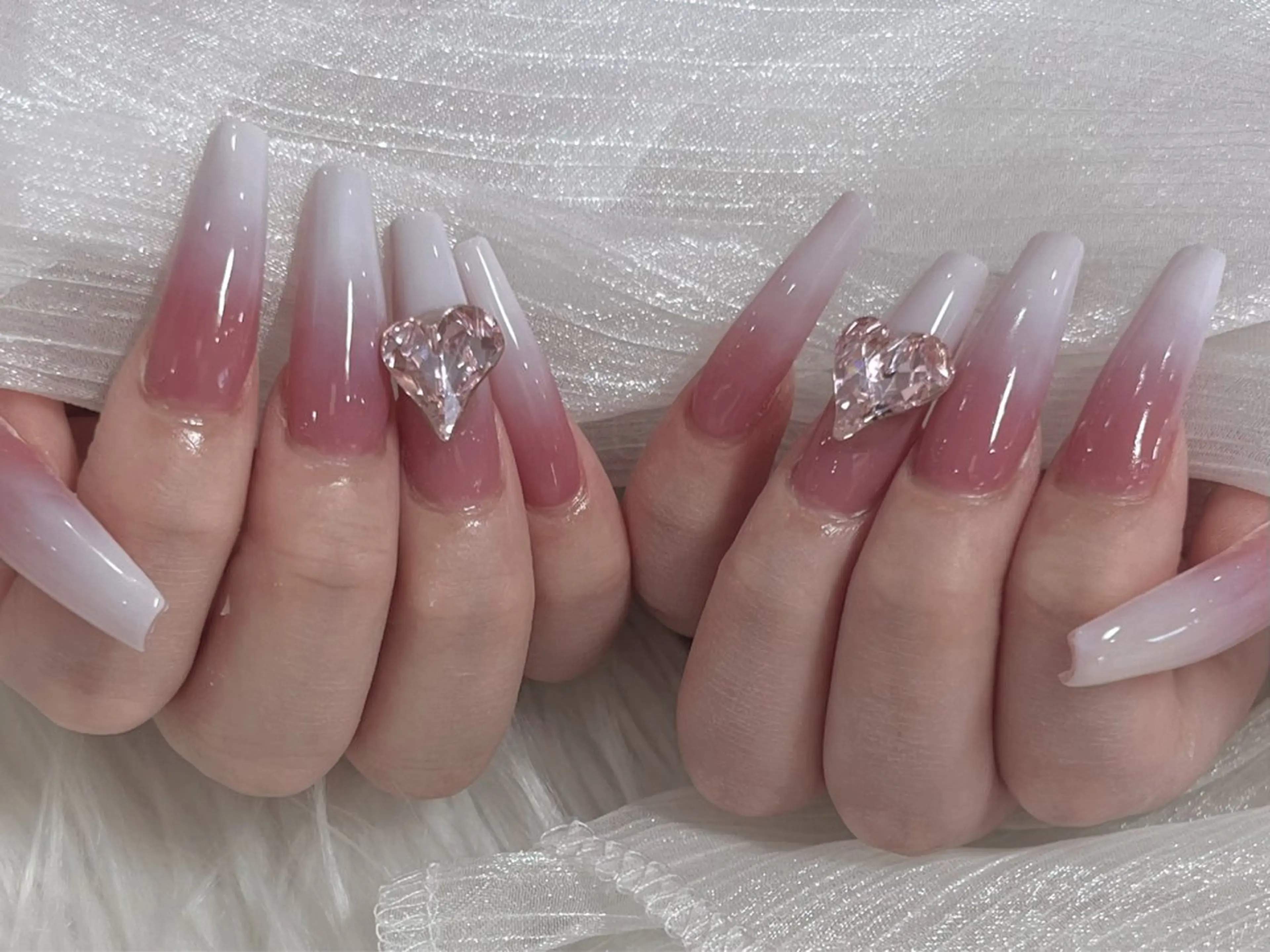 ネイル グラデーション ハート ハンドネイル FLY Nail Salonのネイルデザイン