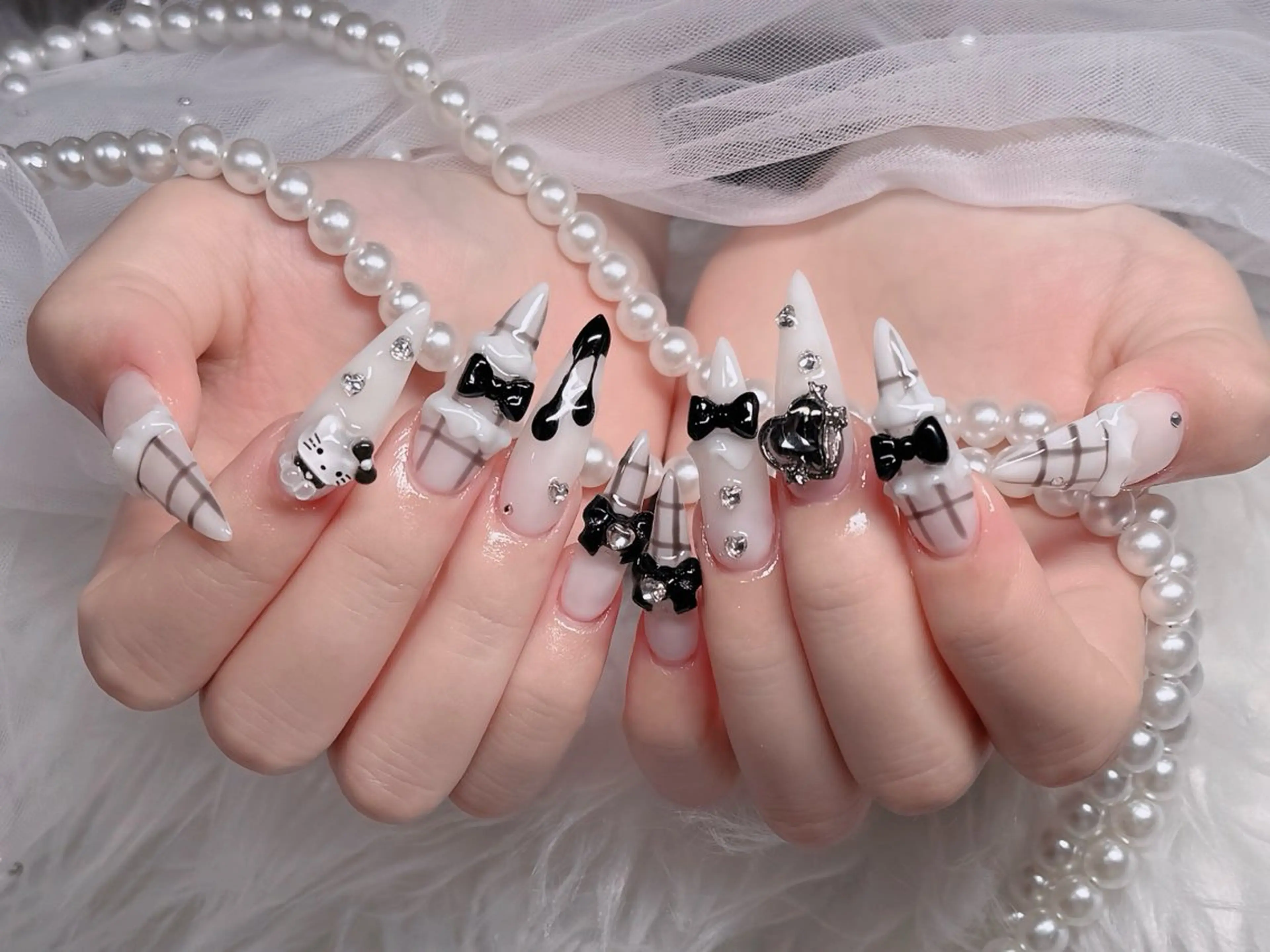 ネイル オーロラネイル フレンチネイル ジェルネイル ハロウィン キラキラネイル ハンドネイル H.baby Nail Salon所属・H.baby Nail Salonのネイルデザイン