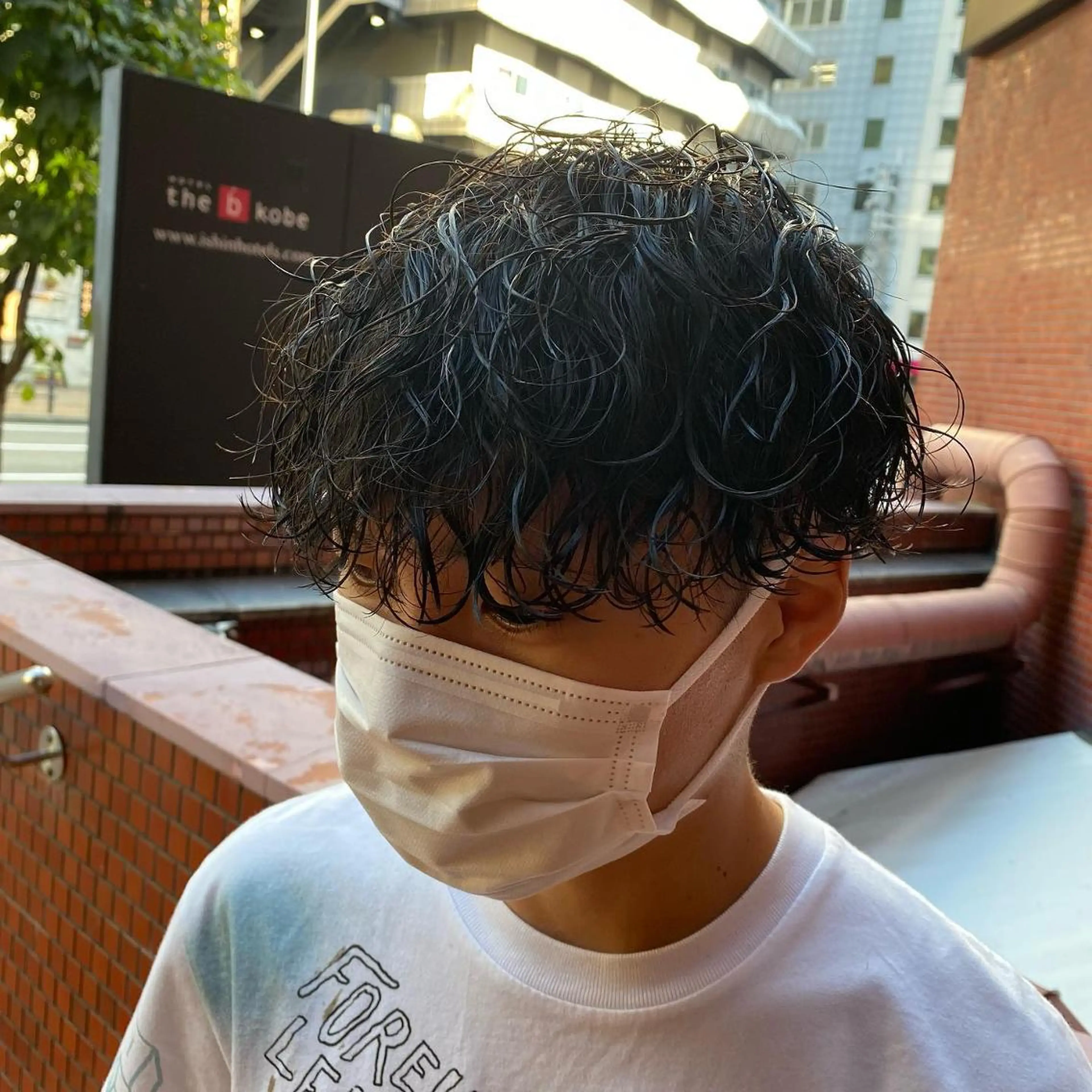 パーマ メンズ センターパート メンズ韓国風 マッシュ メンズパーマ メンズツイストパーマ 三ノ宮フェザーパーマ 蕃本 啓利のヘアスタイル