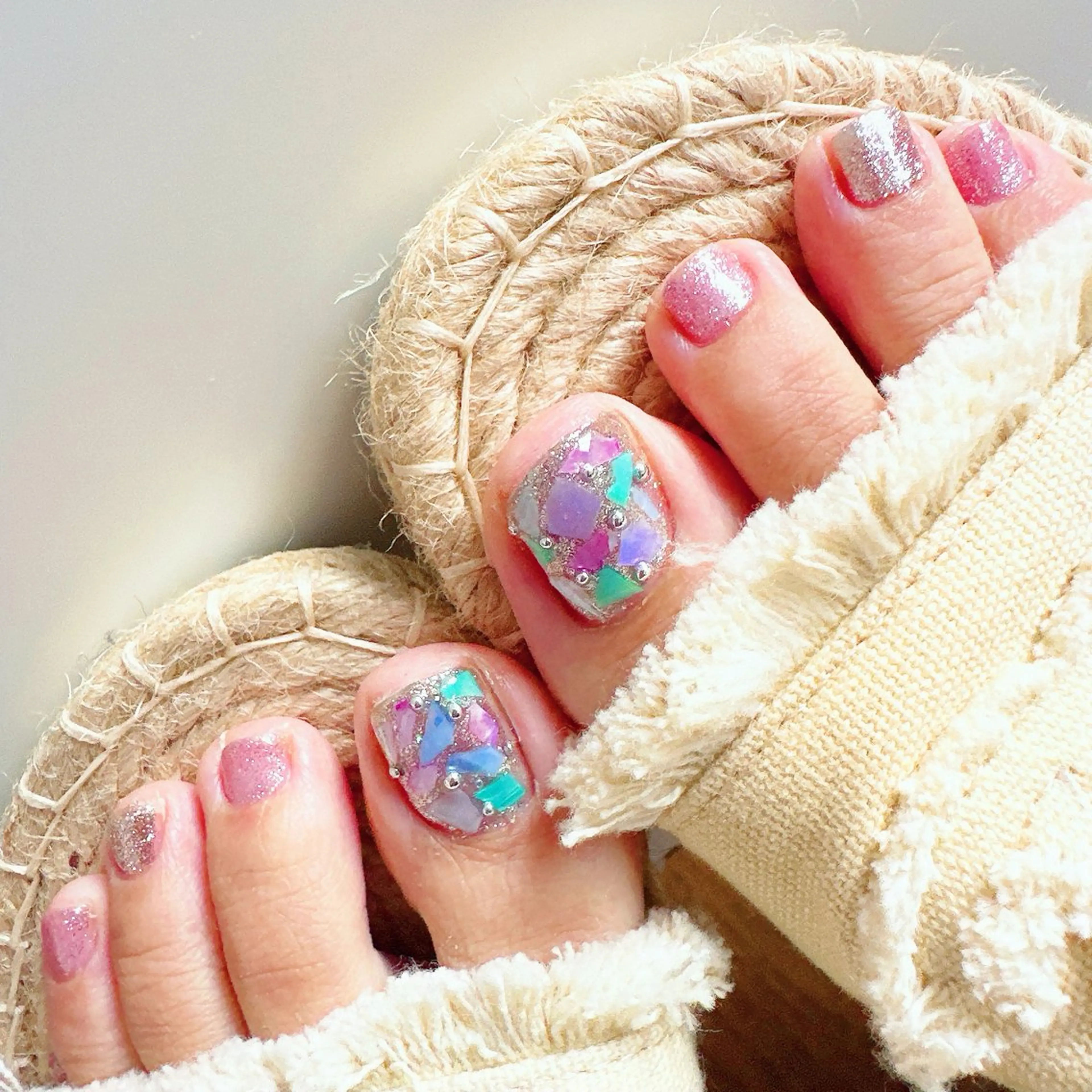 7.8月限定🪼🐚フットネイル🦶カラーシェル埋め尽くしフットネイル（シェルは12色の中から選べます）色変更okの写真