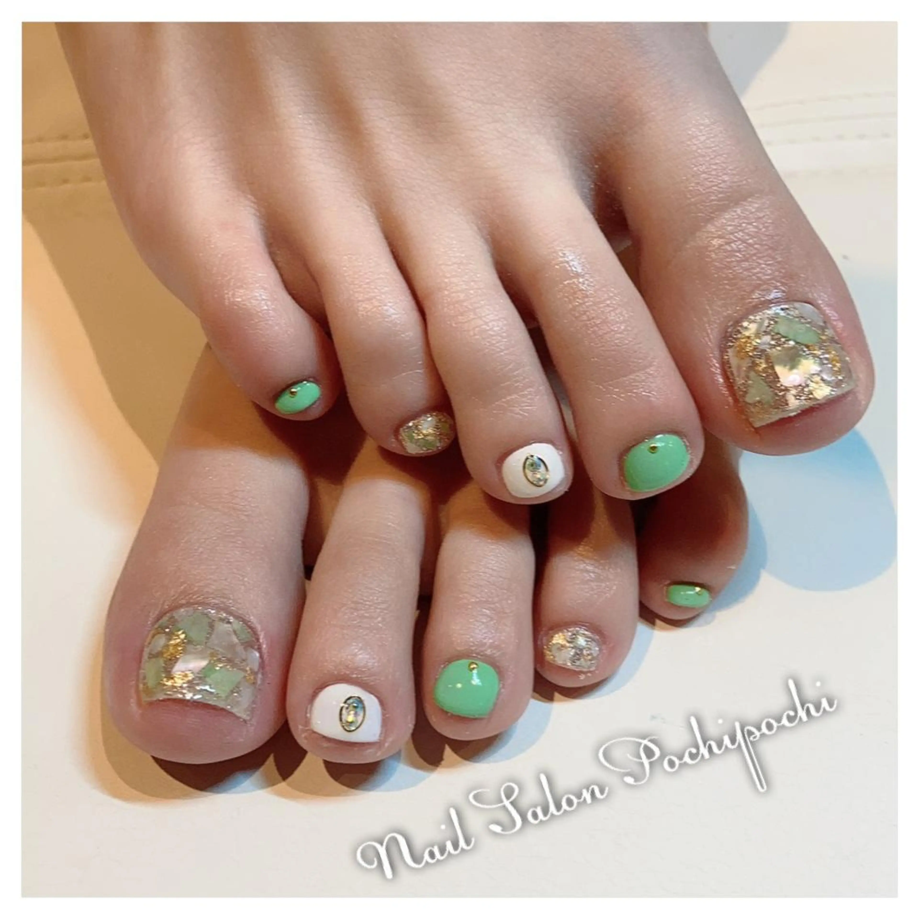 ネイル フットネイル ジェルネイル グリーン ワンカラーネイル ピスタチオネイル Nail Salon Mahaloのネイルデザイン