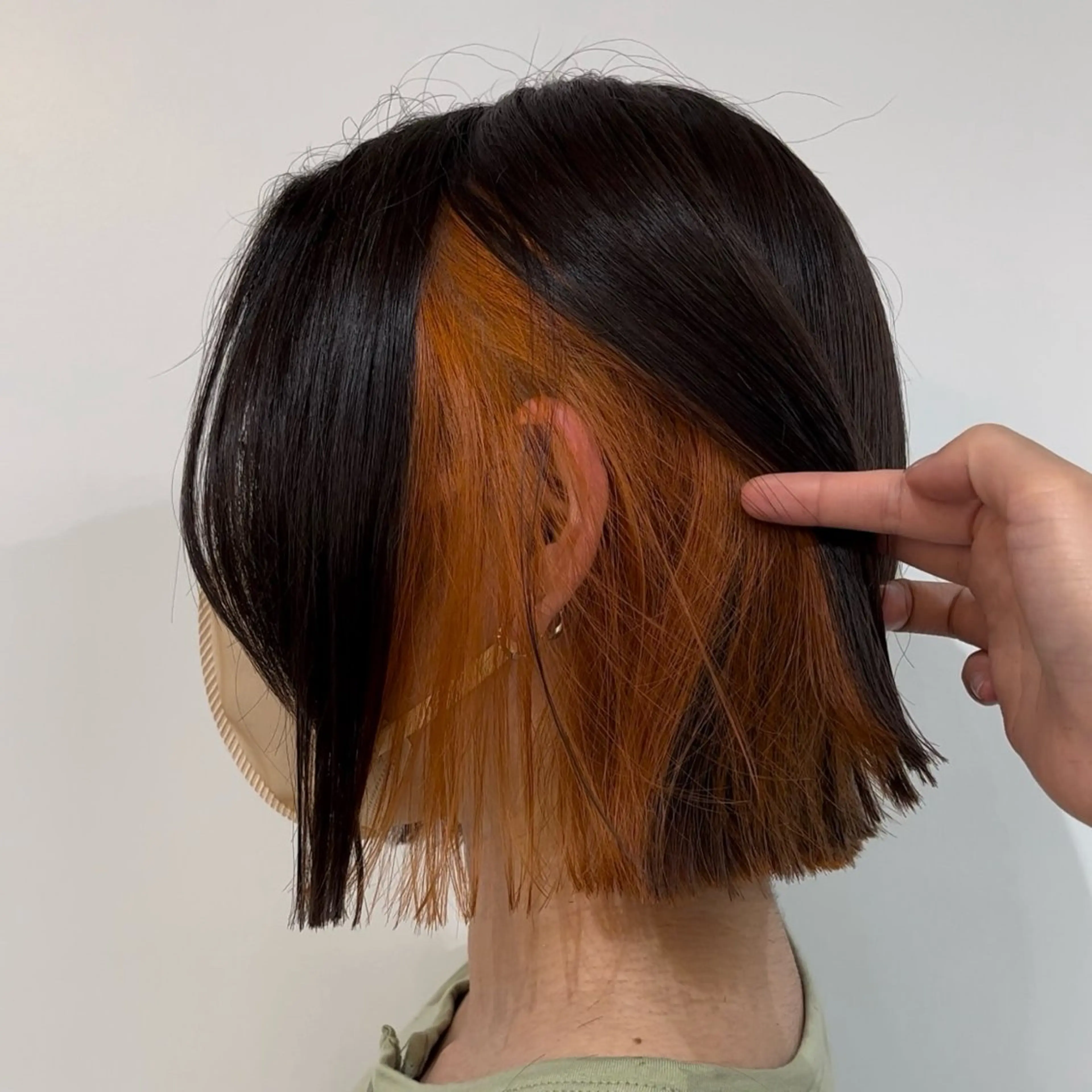 ショート カラー ブリーチ ダークグレー ダークグレージュ グレージュ オレンジ レイヤーカット/ 暗髪🫧ナシコのヘアスタイル