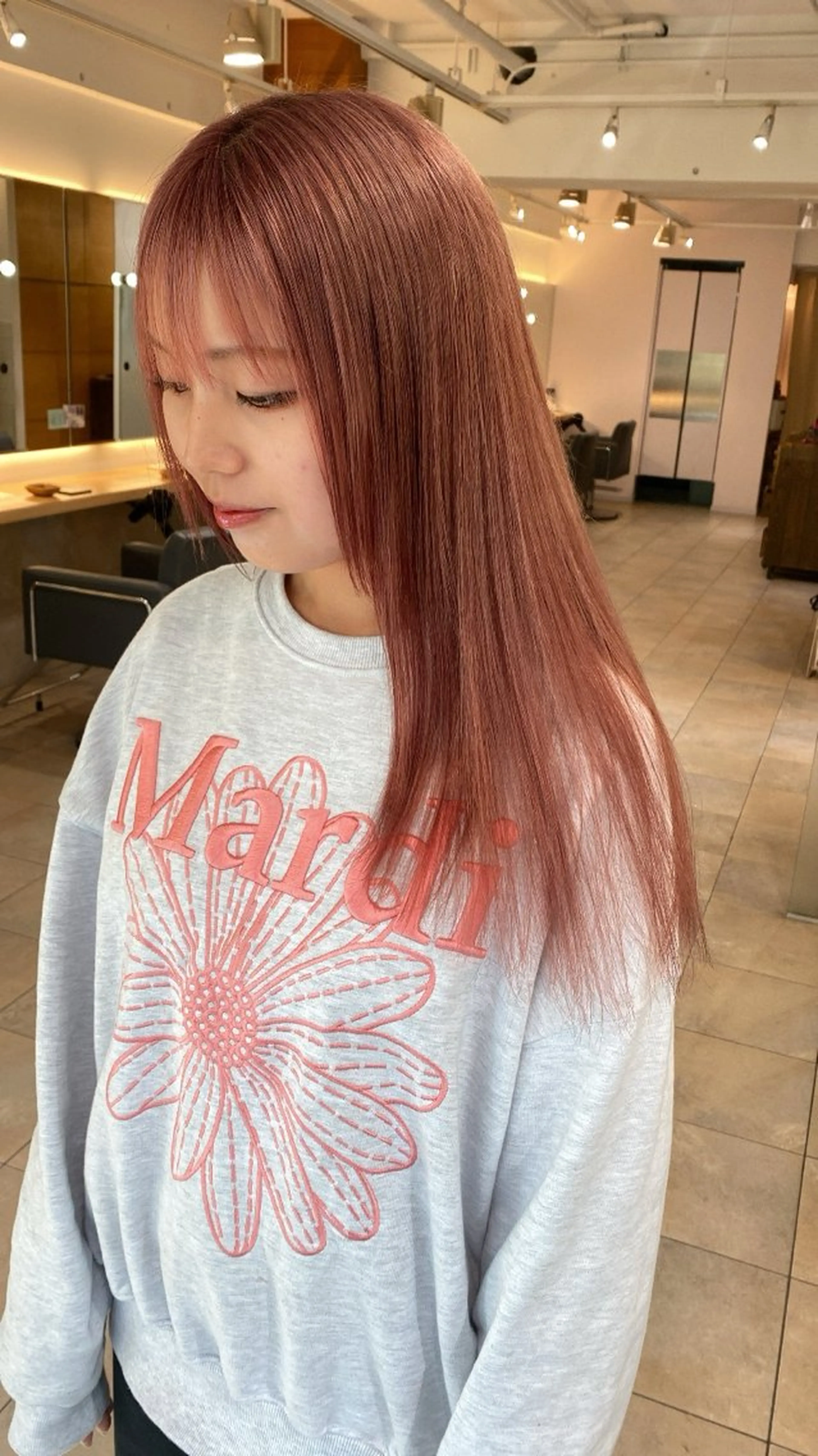 ロング カラー ブリーチ ヘアカラー 谷川 あかりのヘアスタイル
