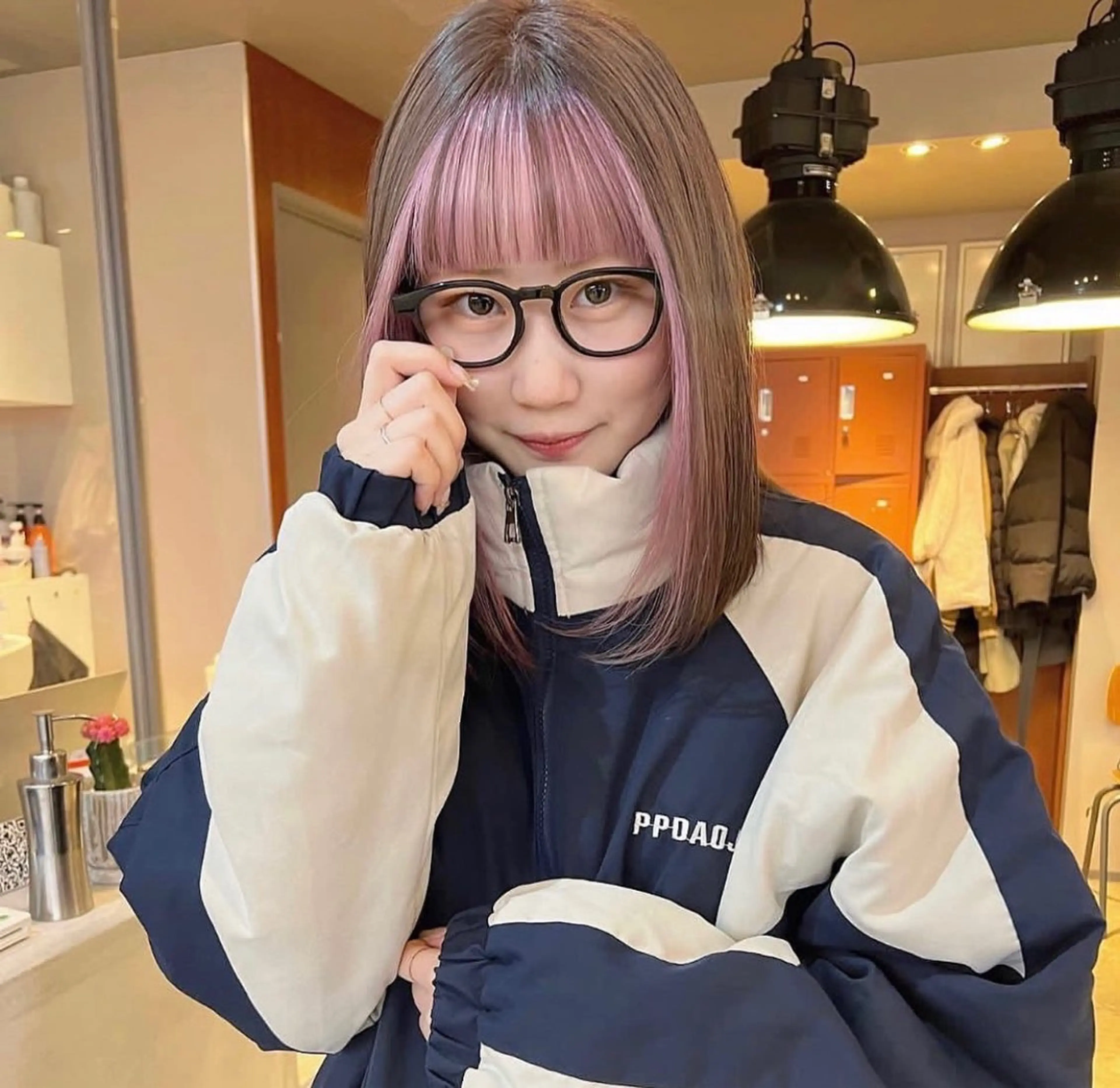 セミロング カラー カット ヘアカラー ミルクティーベージュ outaのヘアスタイル