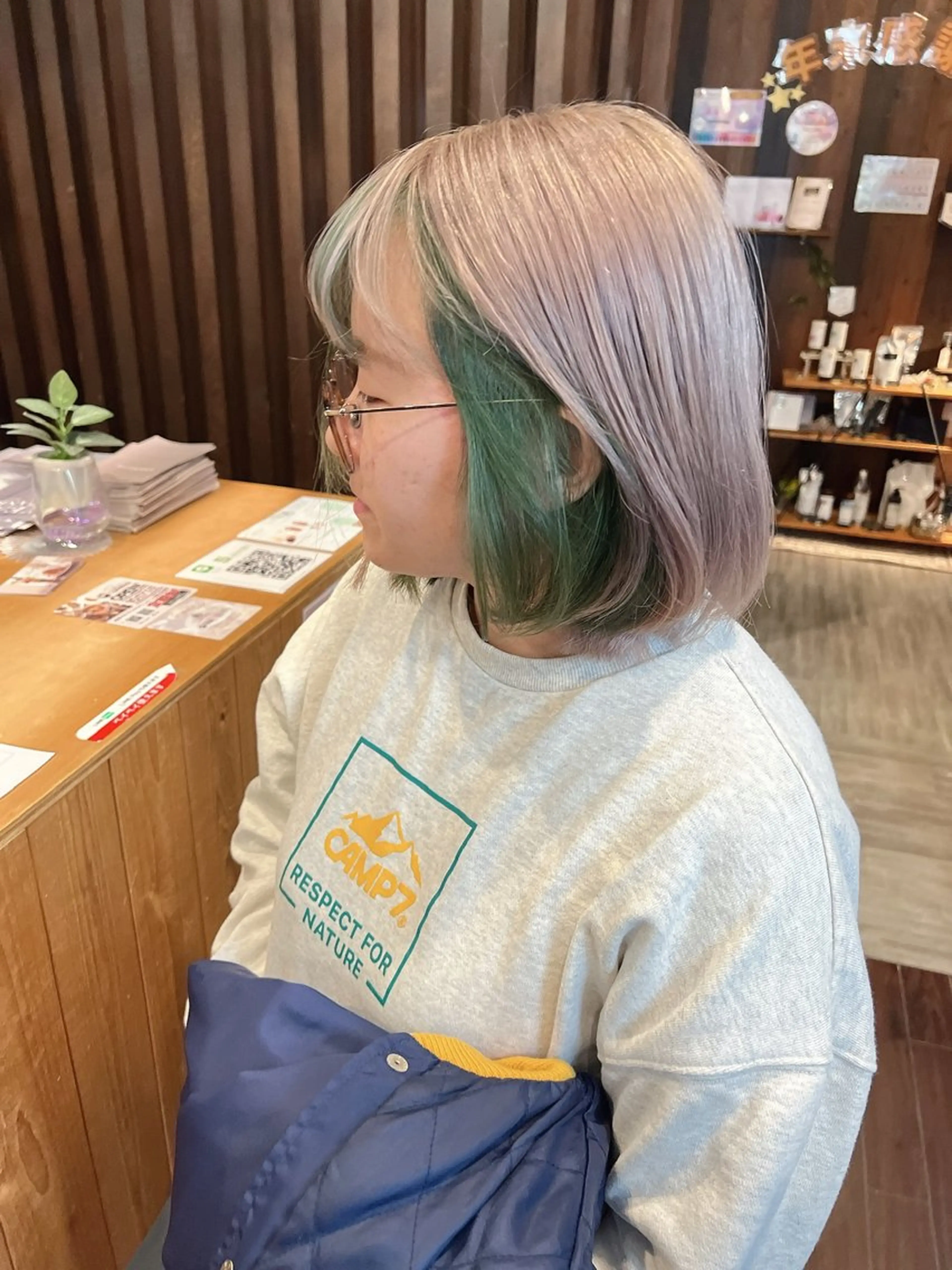 セミロング カラー 具志 正太のヘアスタイル